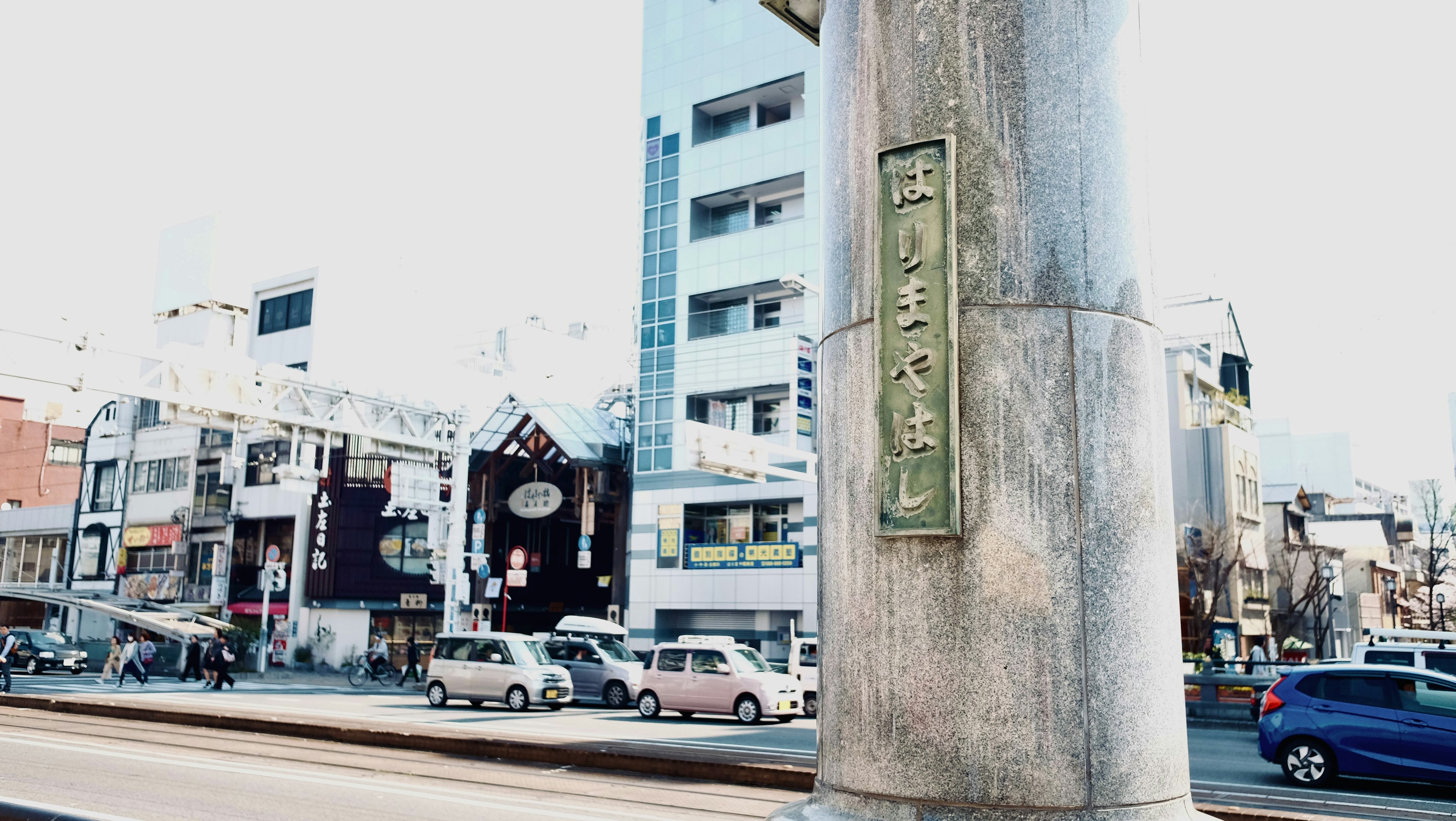 城市街景，建筑和路标