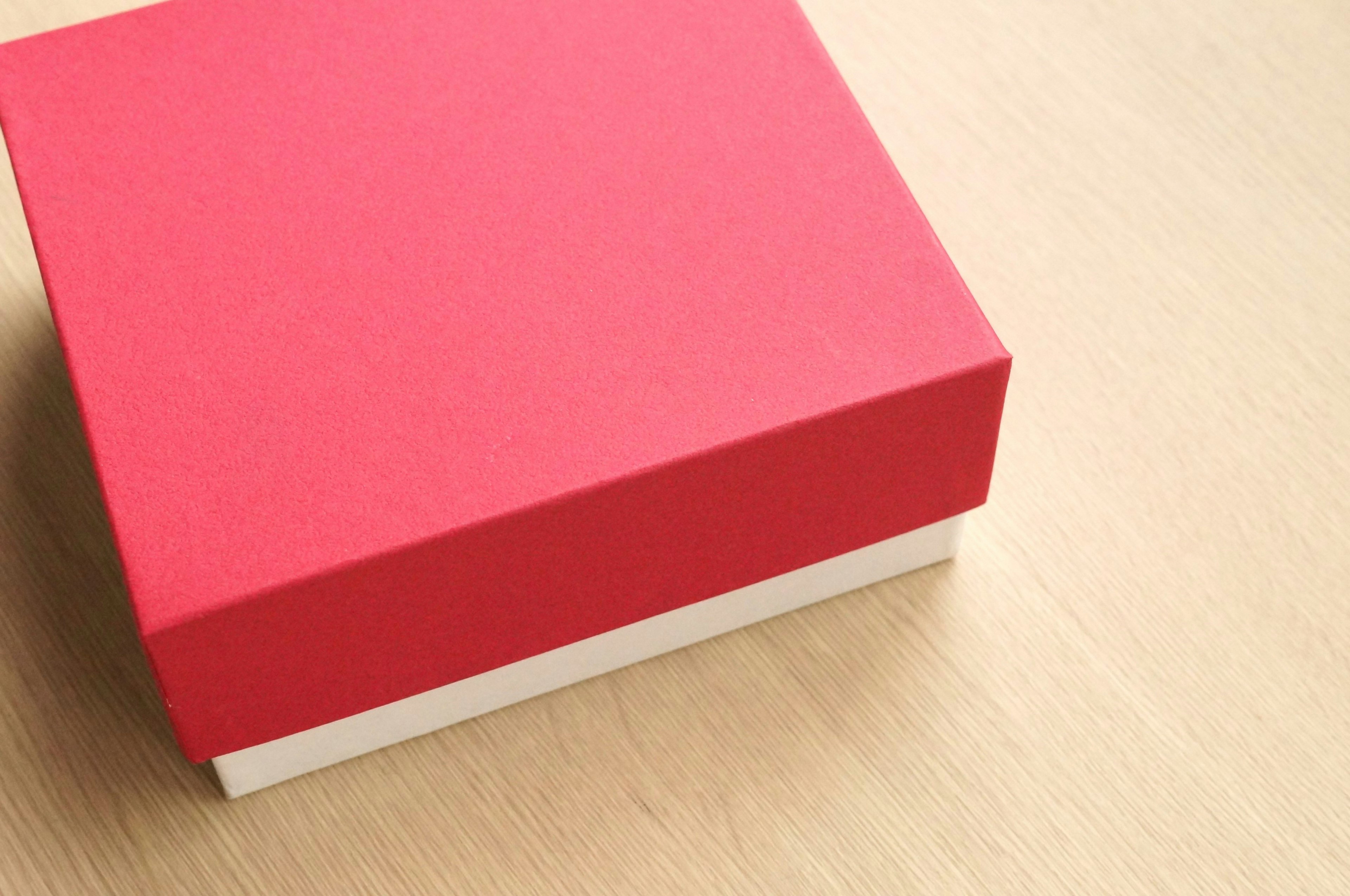 Simple design of a red box with a white base