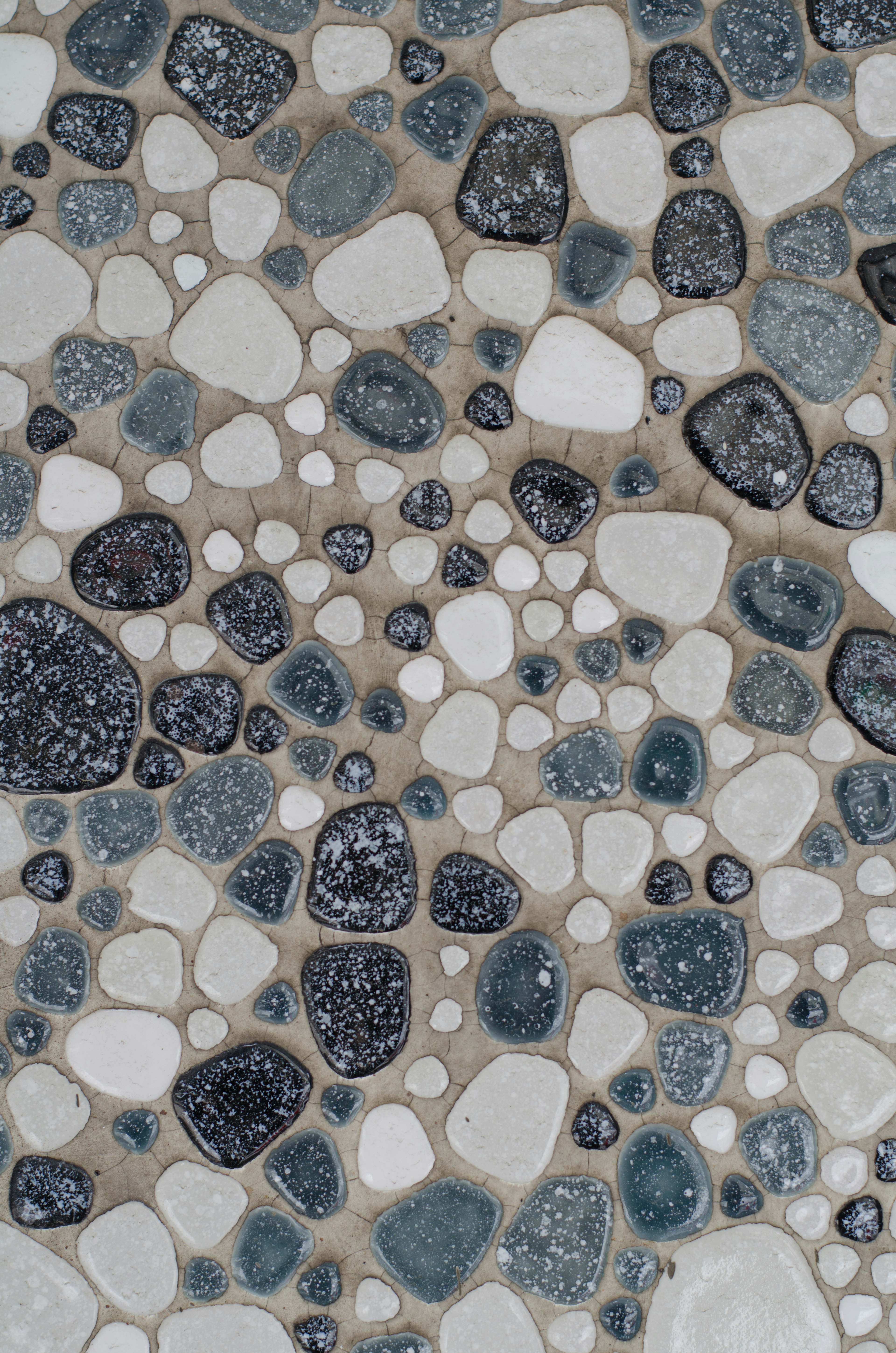 Floor design featuring a pattern of stones