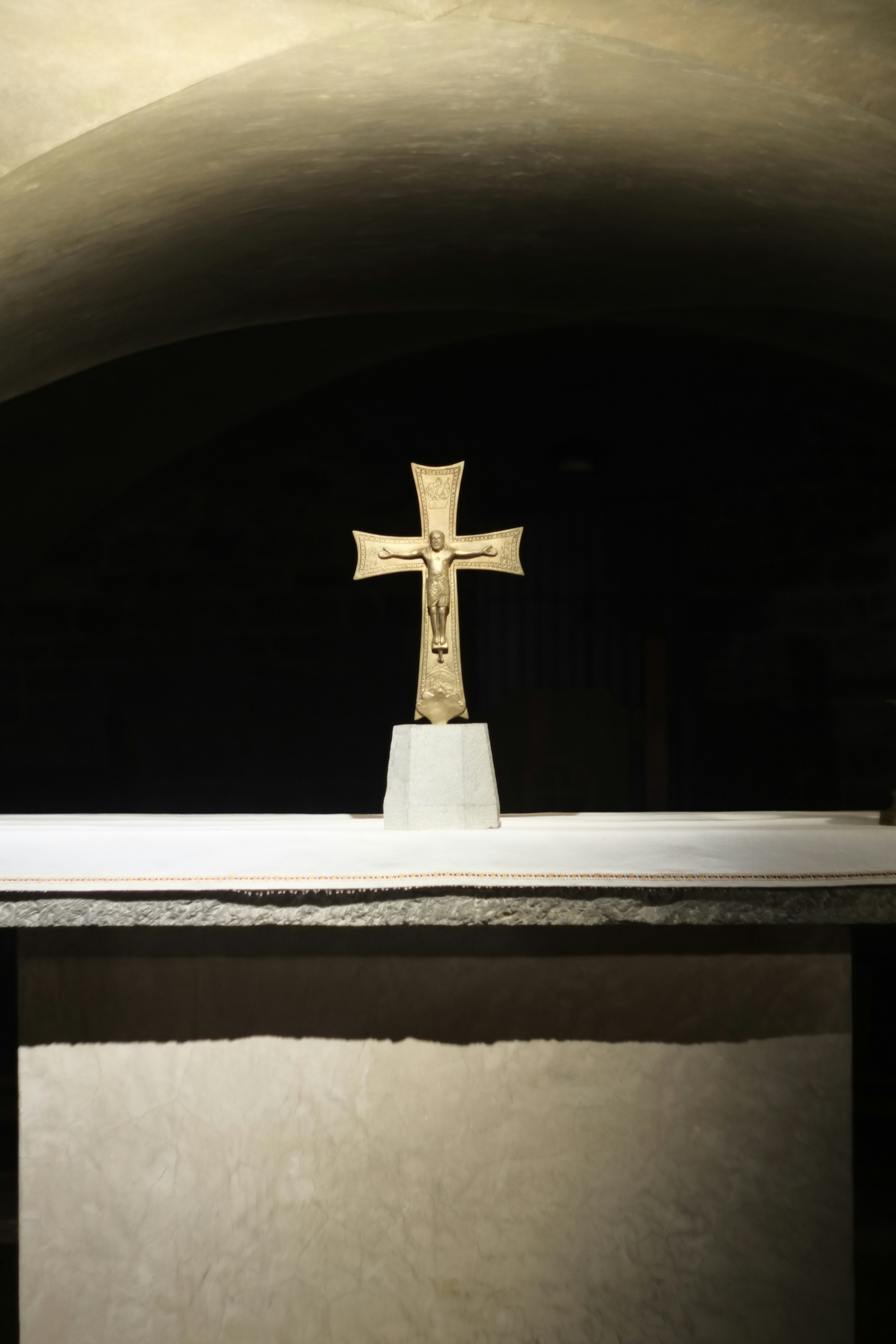 Image of a simple altar with a cross