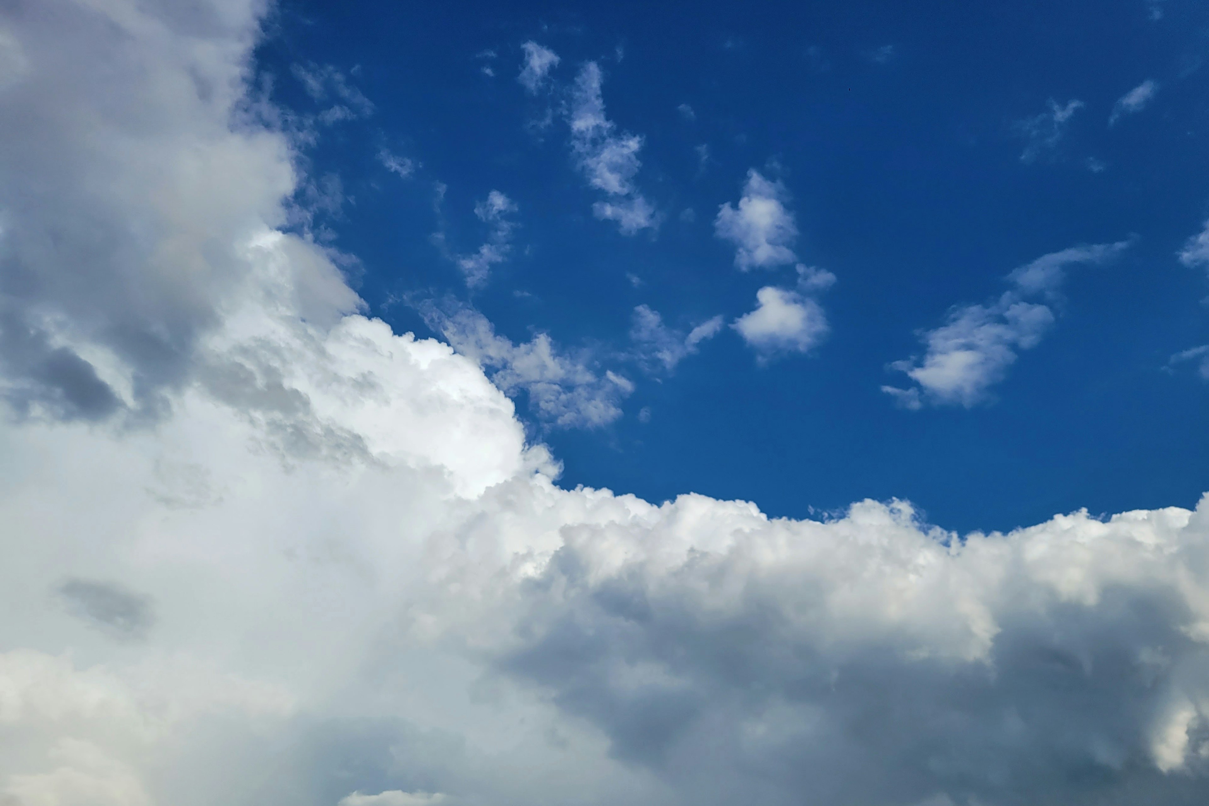 Beautiful contrast of blue sky and white clouds