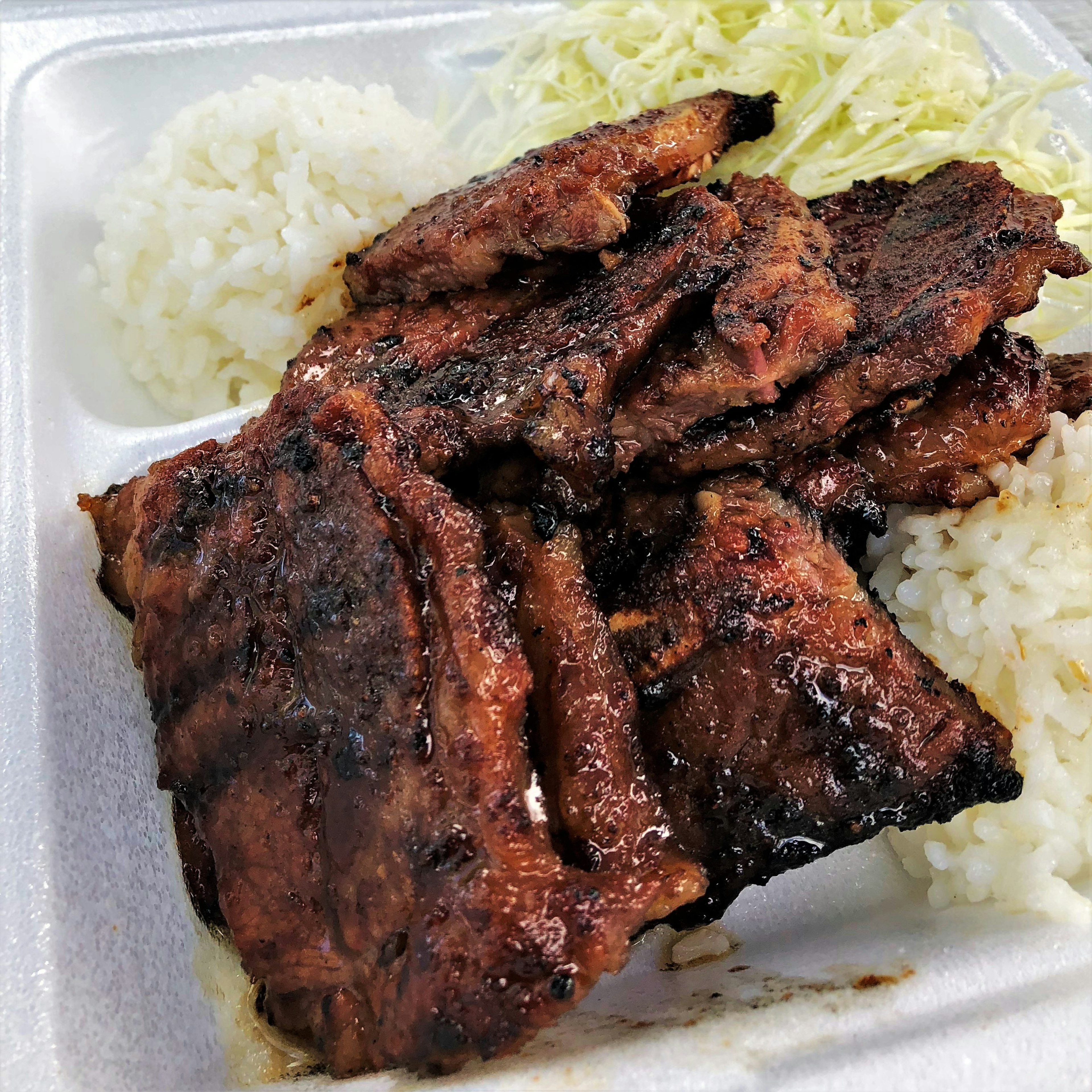 Grilled meat with white rice and shredded cabbage