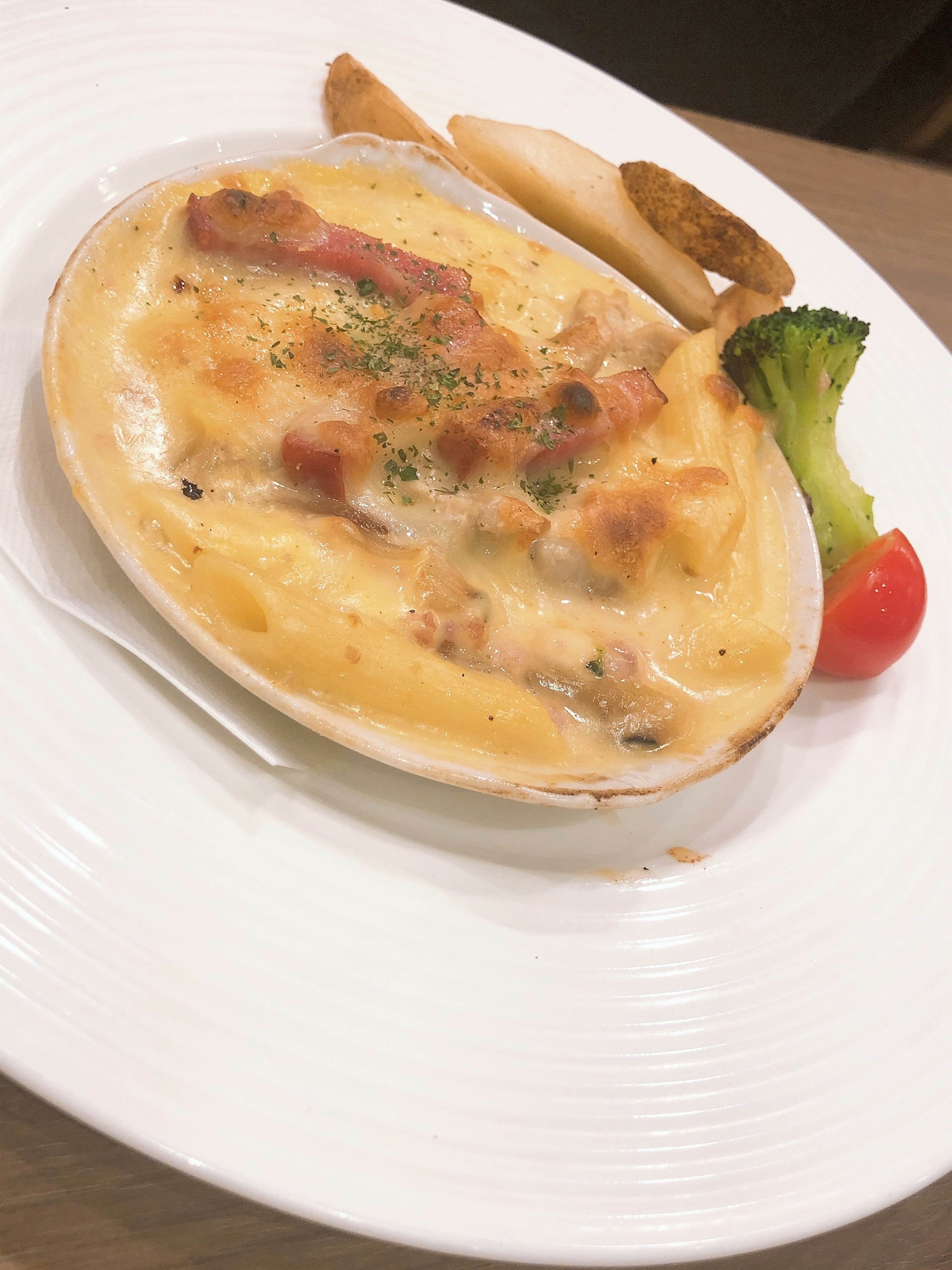 Gratin seafood krim dengan sayuran campuran