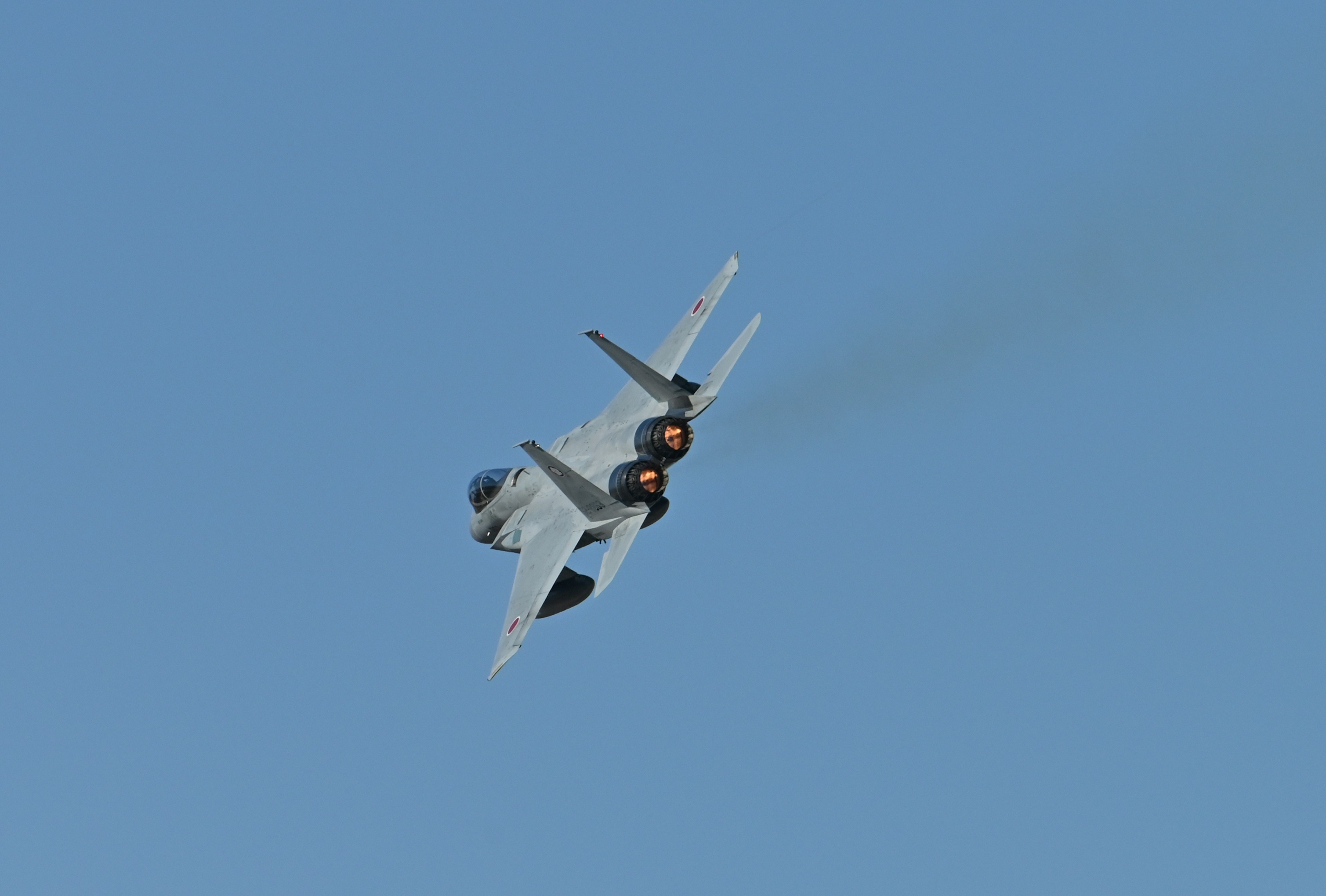 Image of a fighter jet maneuvering in the sky