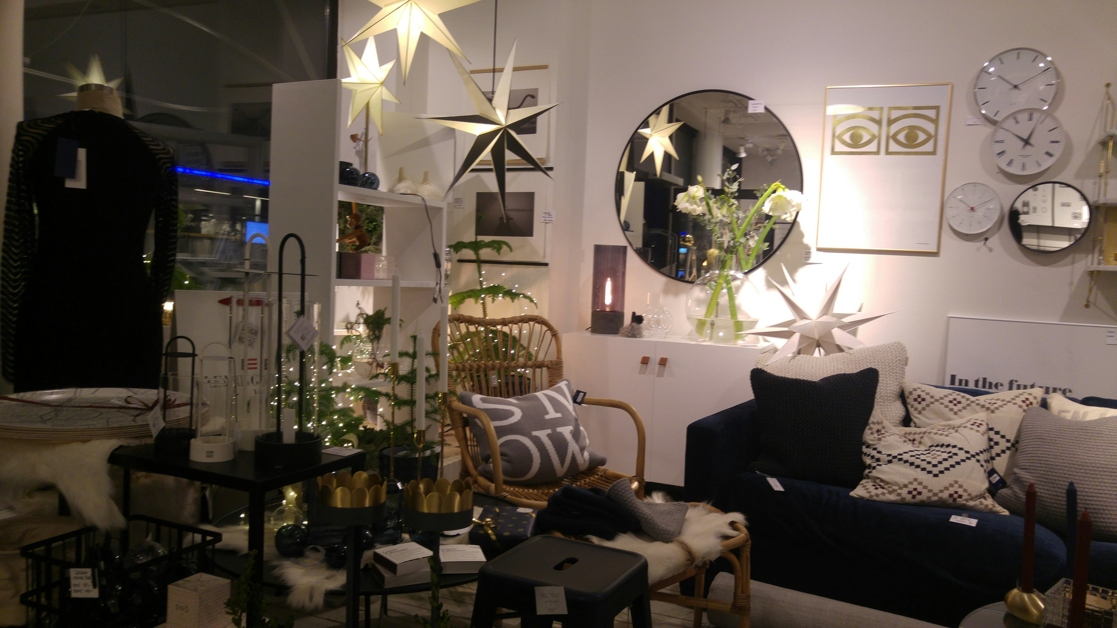 A modern interior design featuring star-shaped decorations and plants