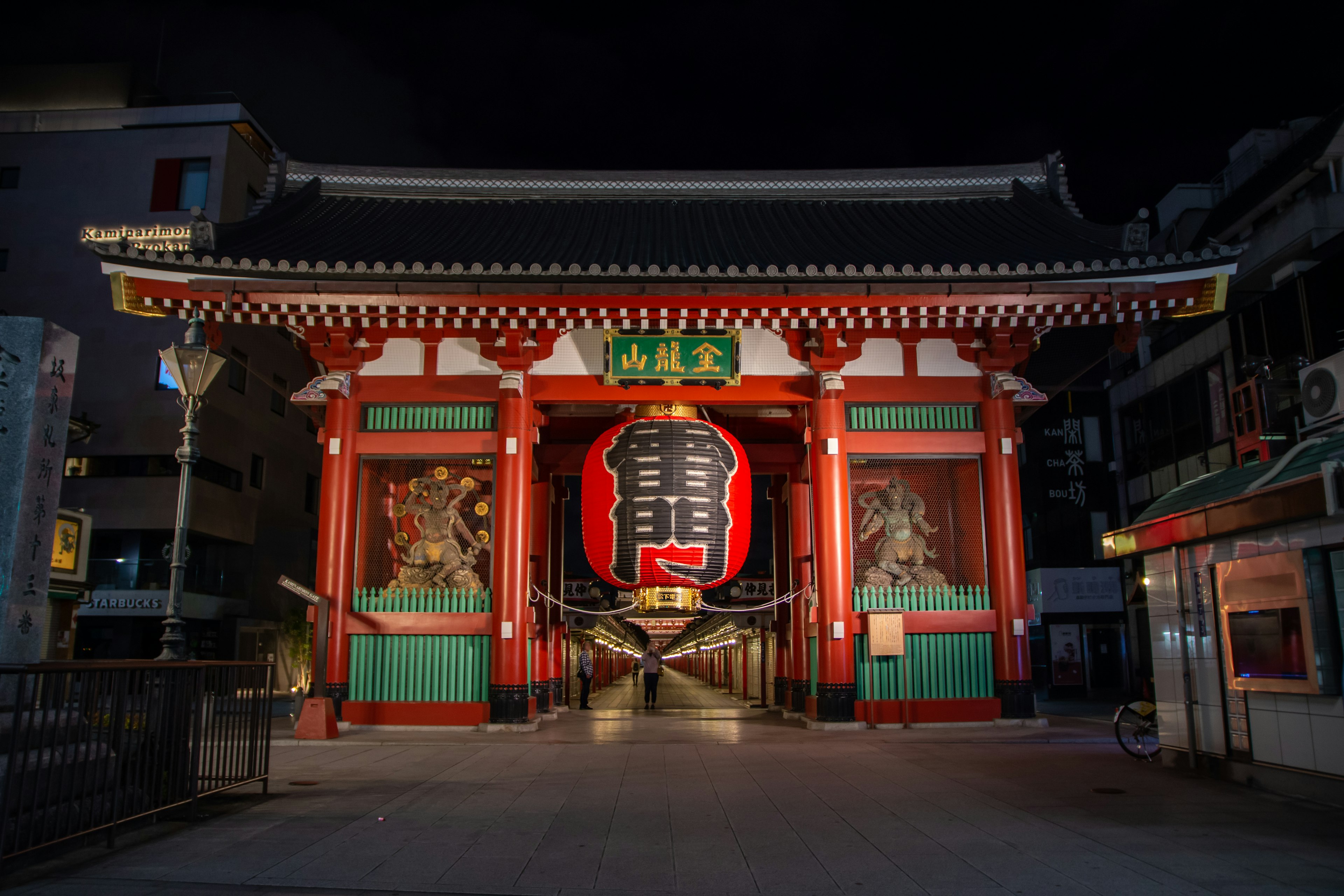 Night view of Kaminarimon with red gate details