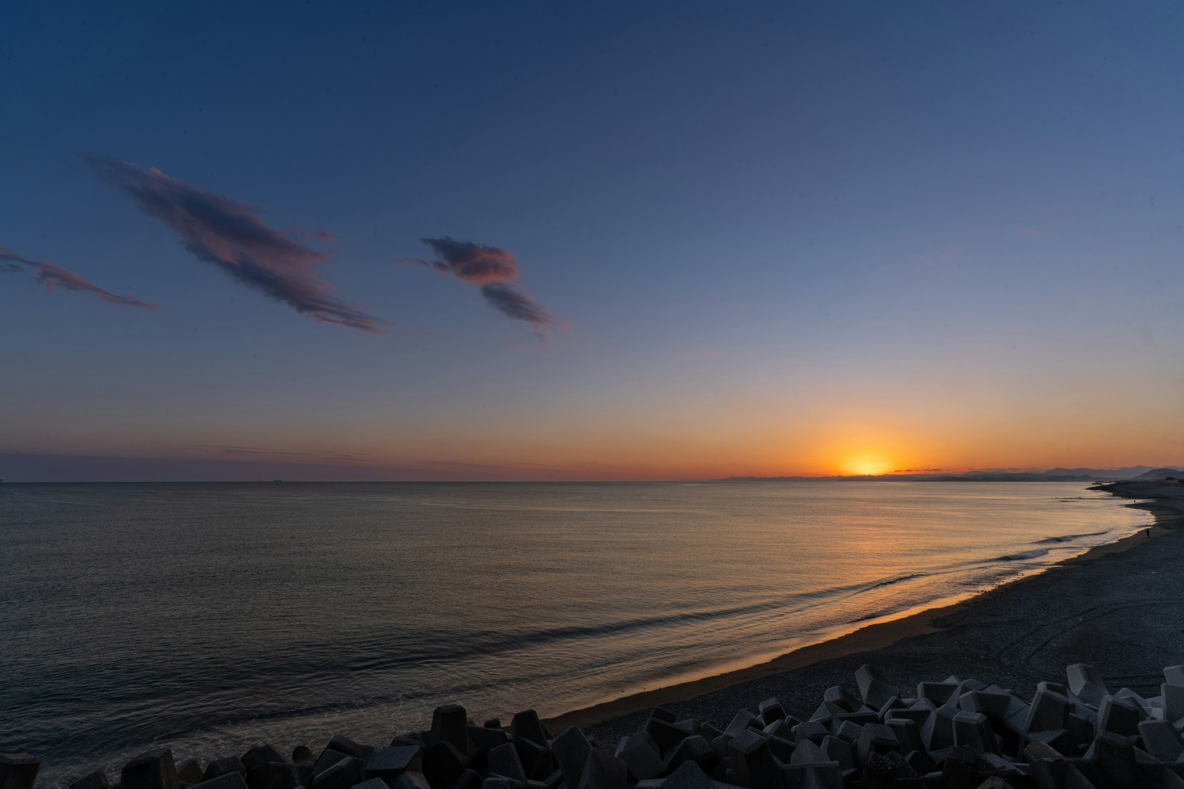 海と夕日の美しい風景