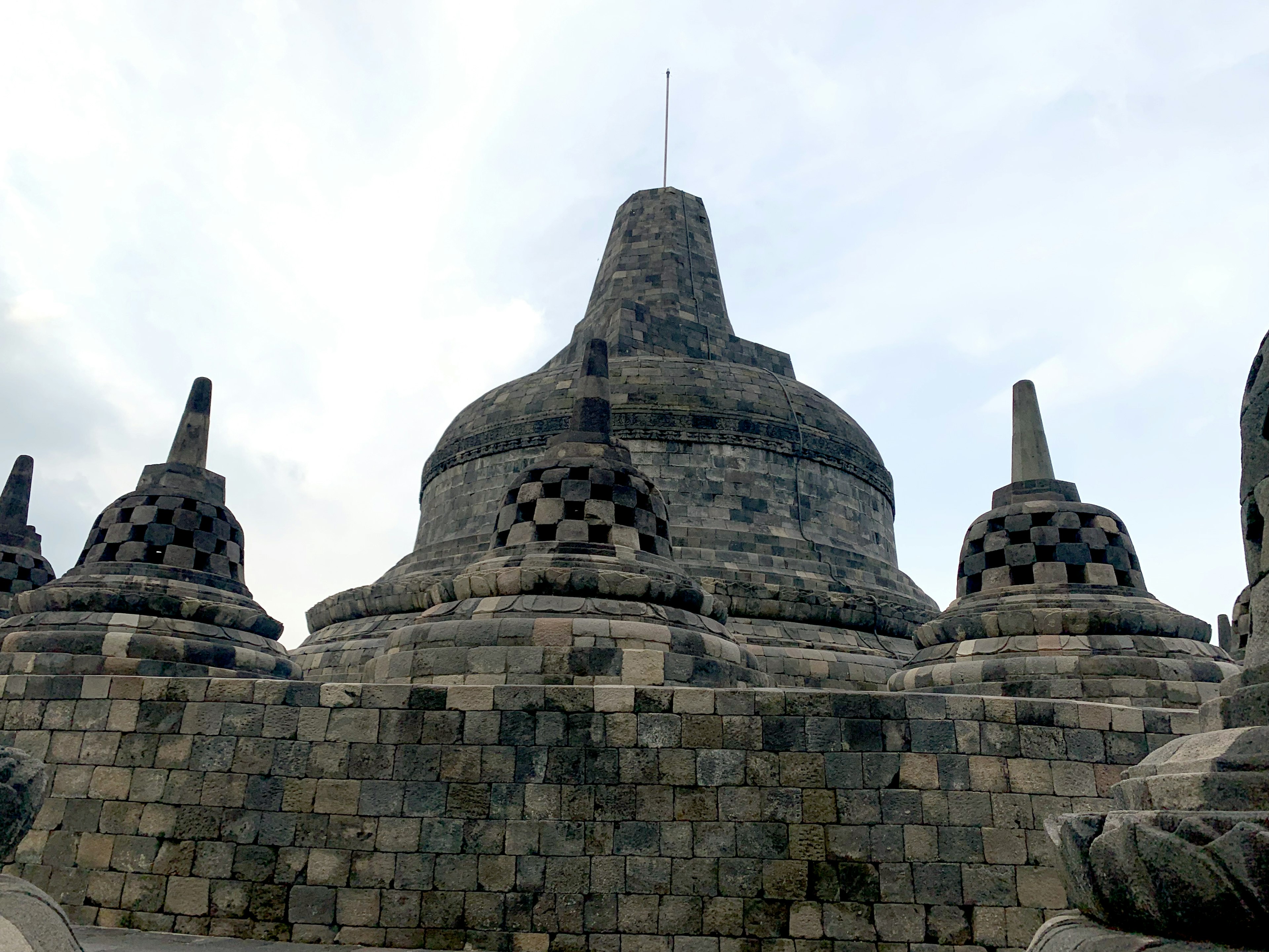 Khung cảnh hùng vĩ của các tháp tại chùa Borobudur