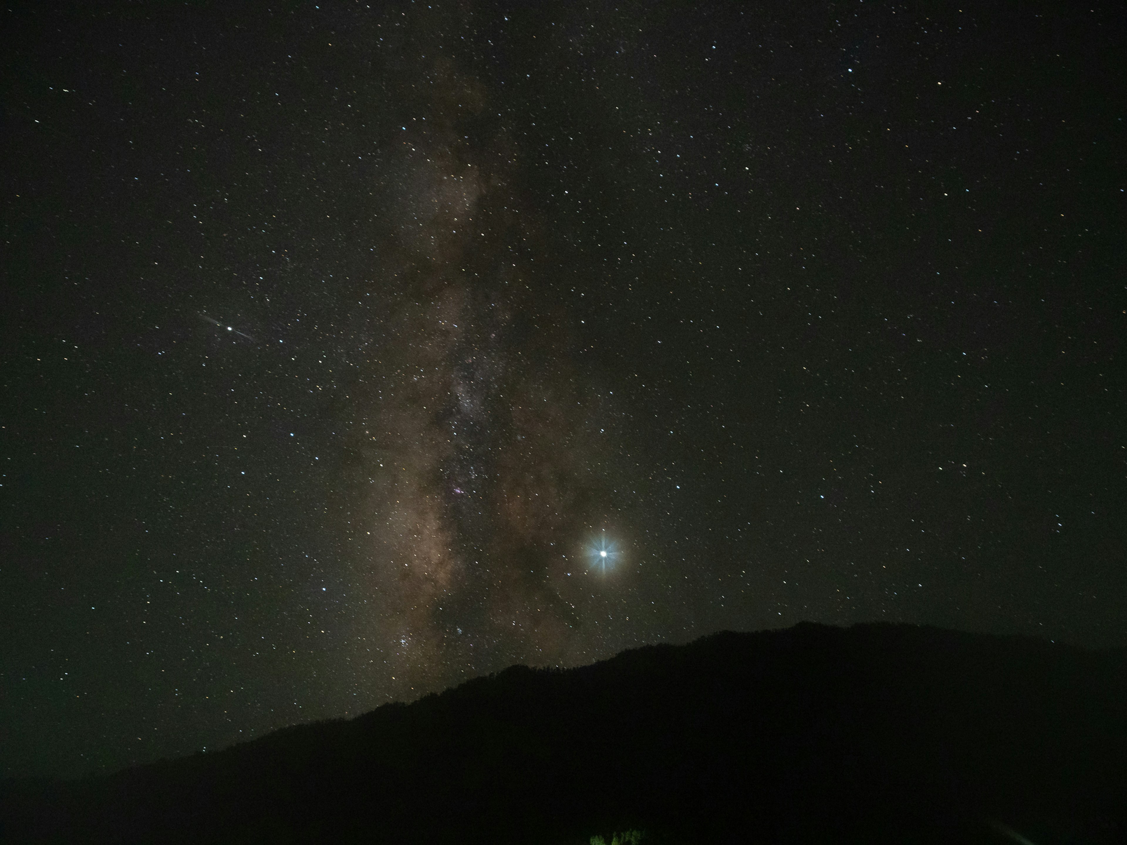 Magnifique vue de la Voie lactée et des étoiles sous le ciel nocturne