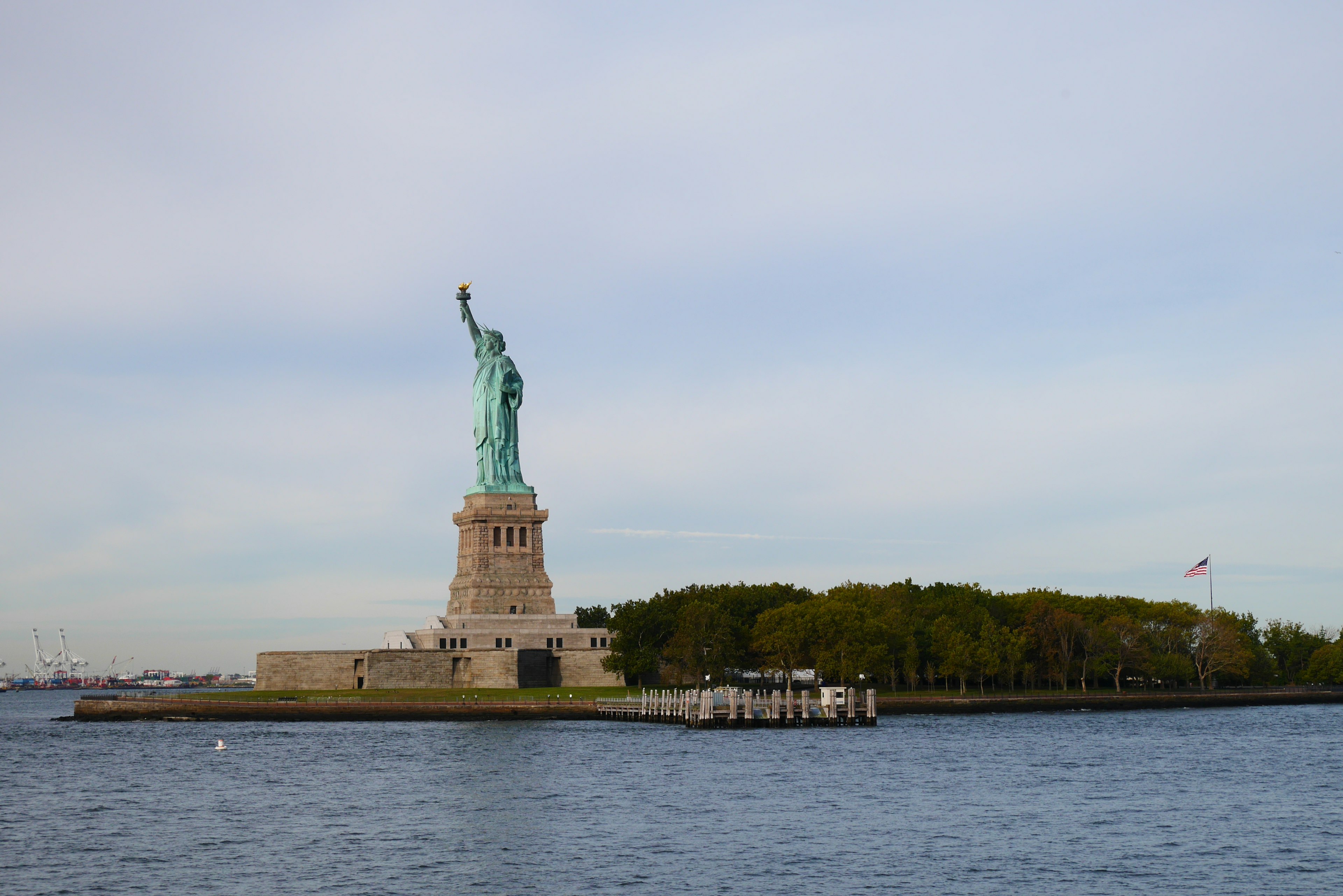 Vue de la Statue de la Liberté sur l'île de la Liberté à New York