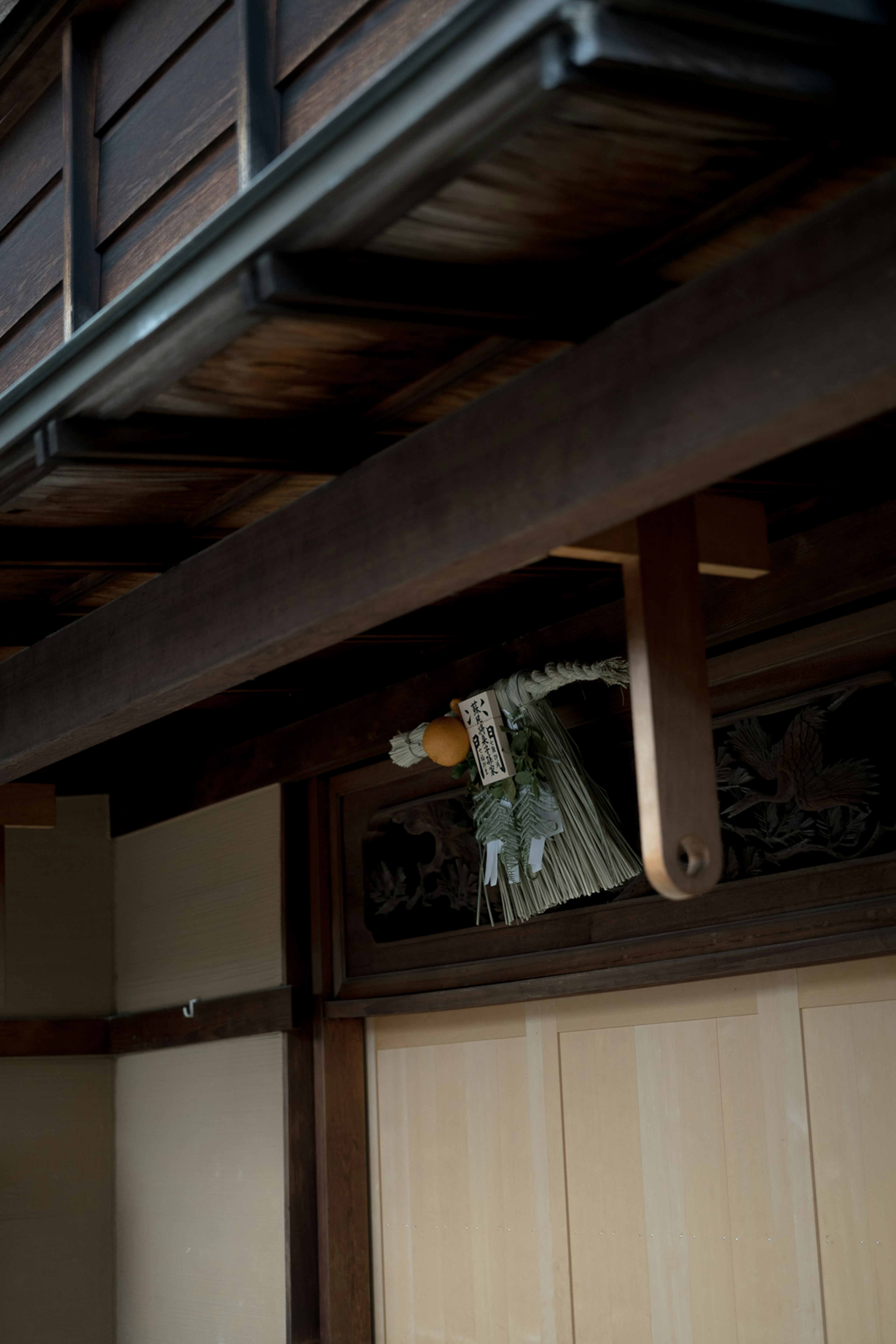 Image showing a part of a traditional Japanese house with wooden beams and decoration