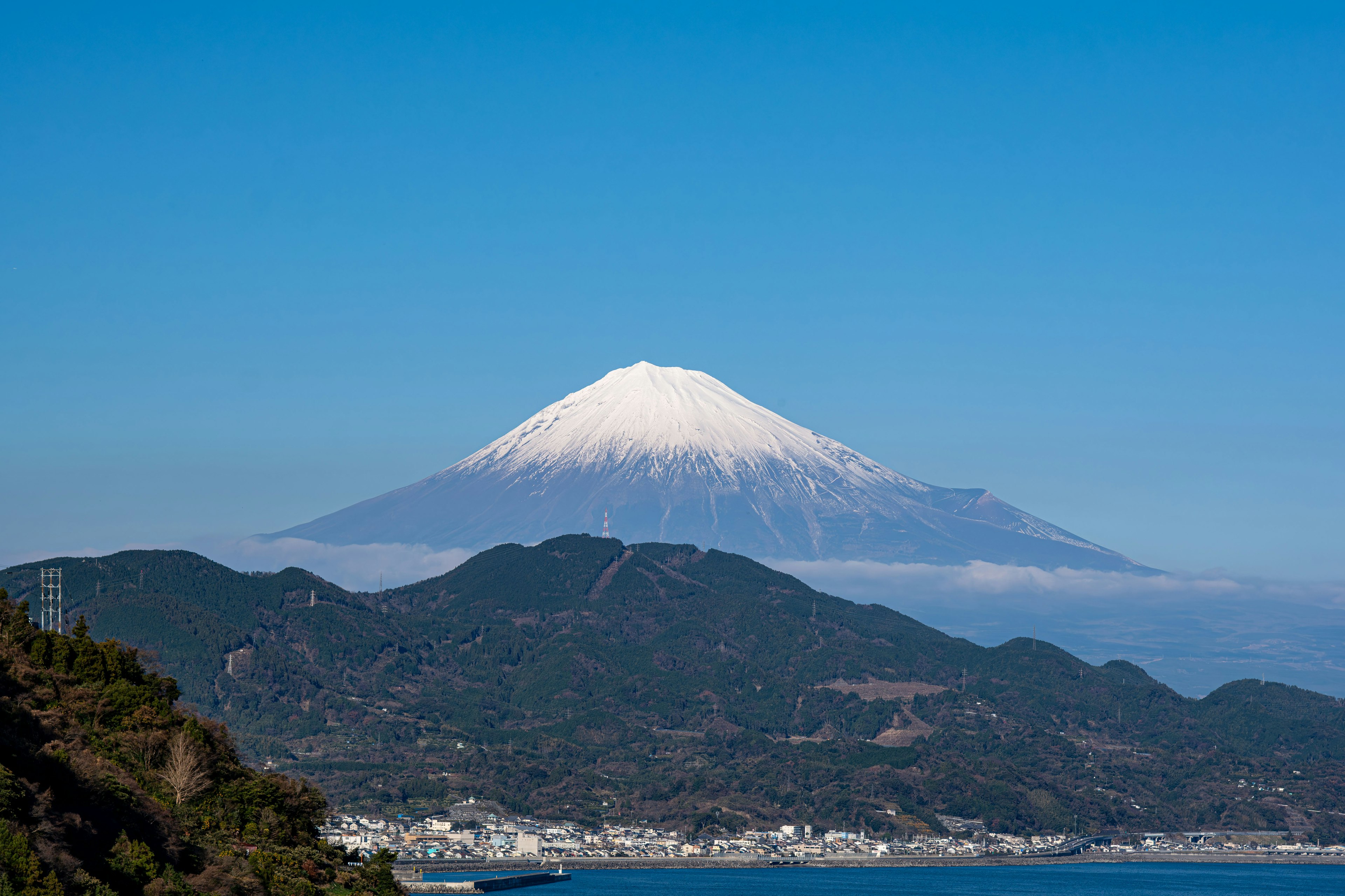 富士山美丽的景色和雪冠