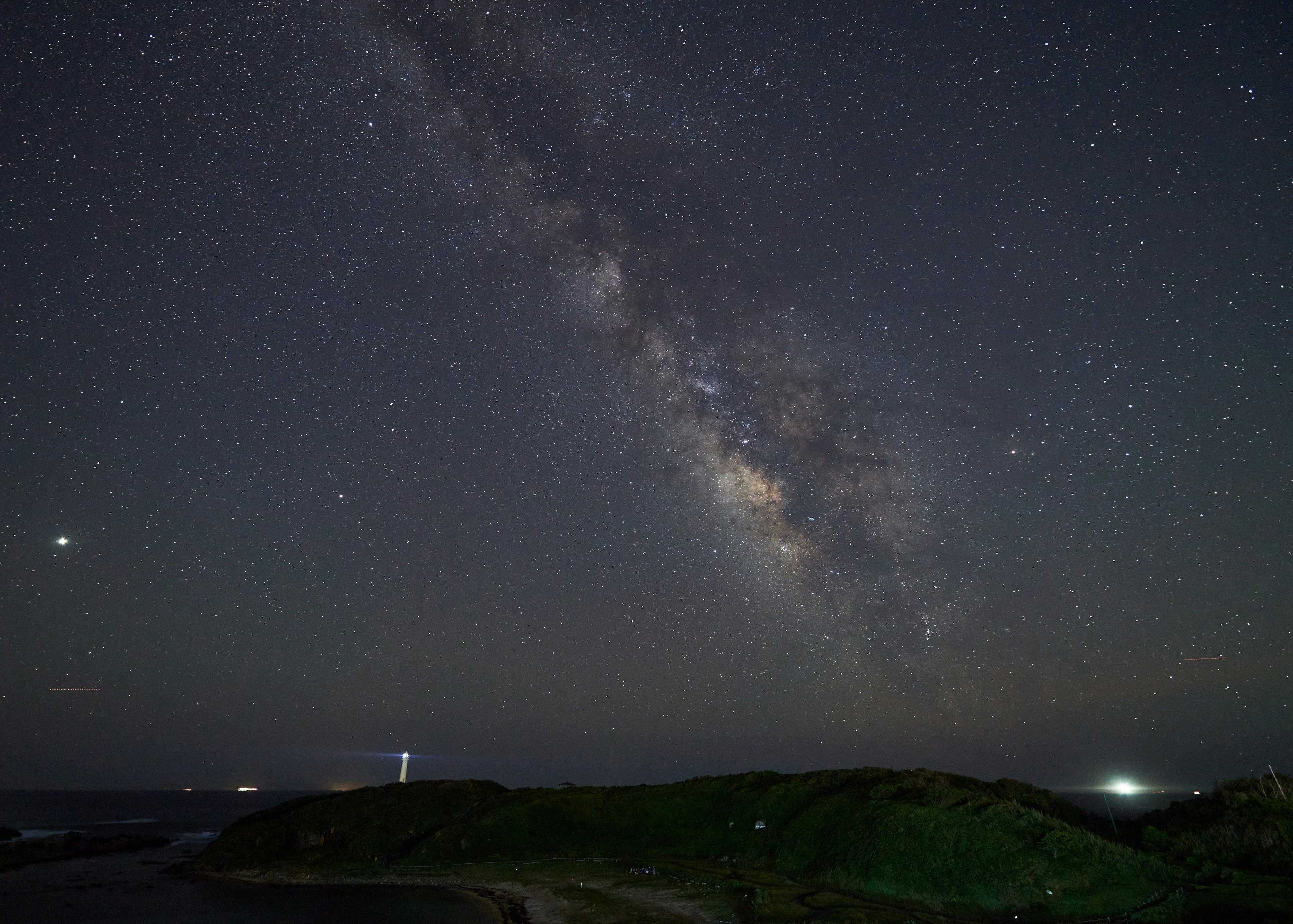 Splendida vista della Via Lattea e delle stelle nel cielo notturno