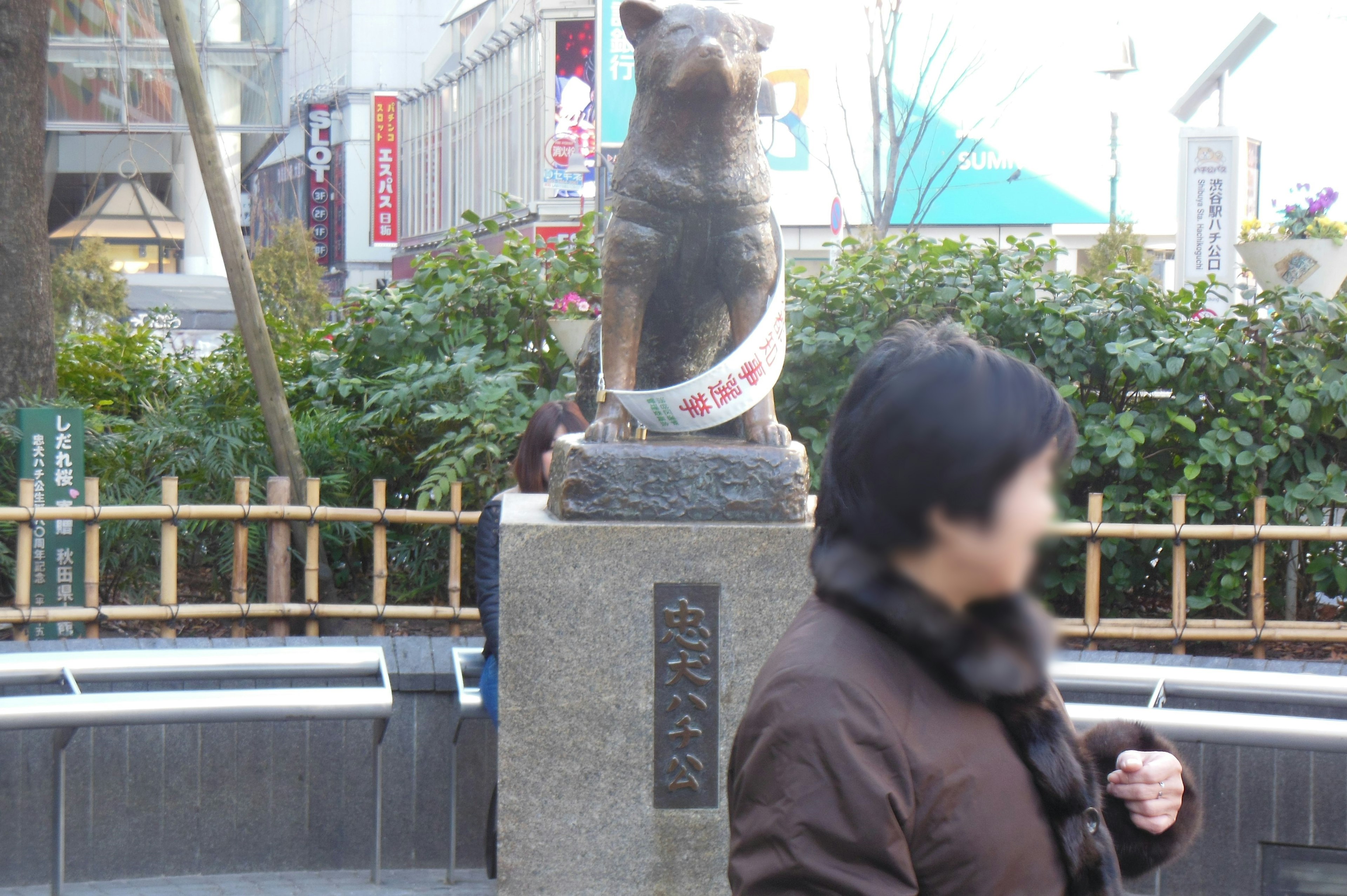 Hachiko statue in Shibuya with a woman