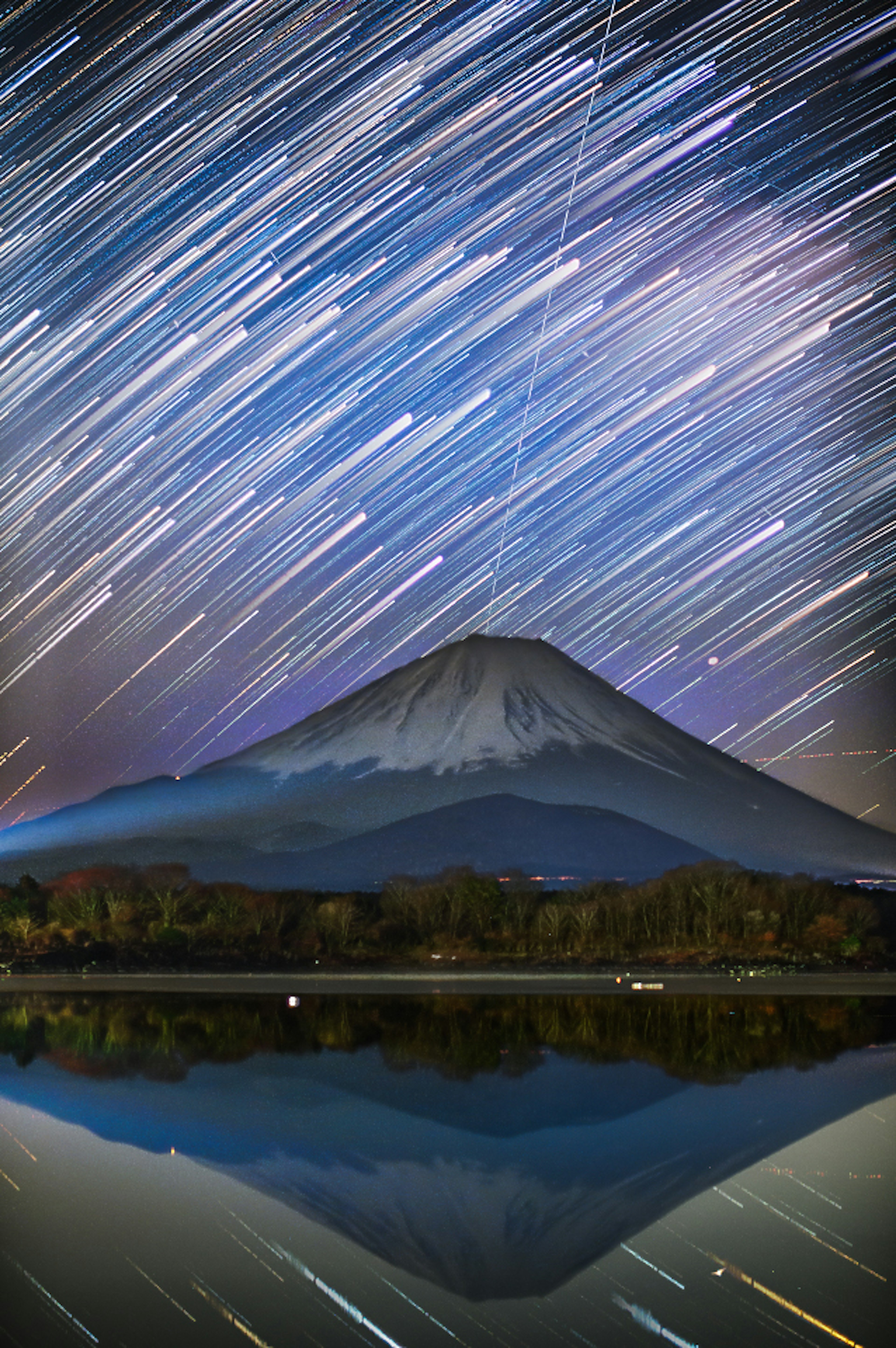 富士山與星軌的壯麗景色