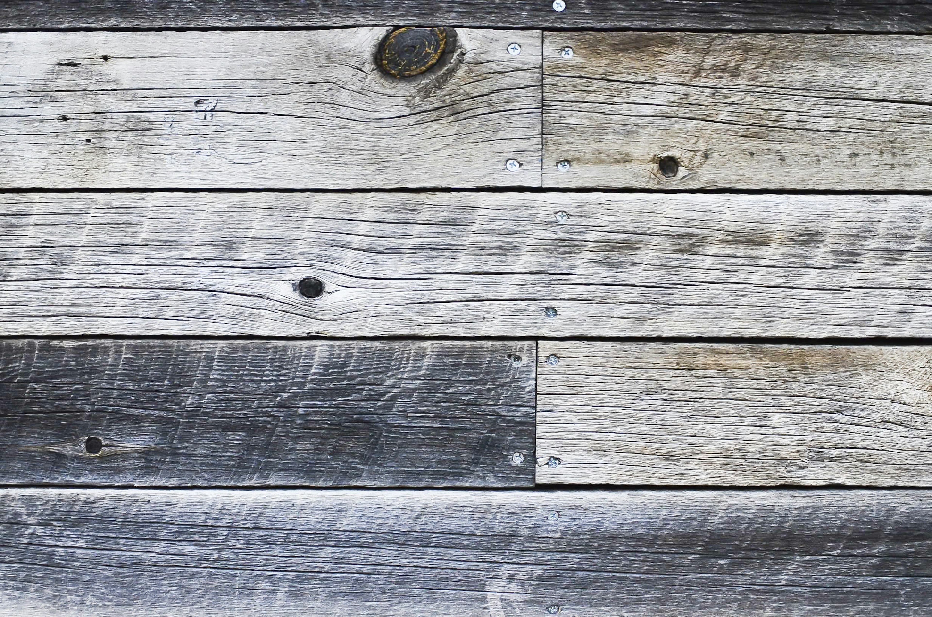 Mur texturé fait de planches en bois vieillies