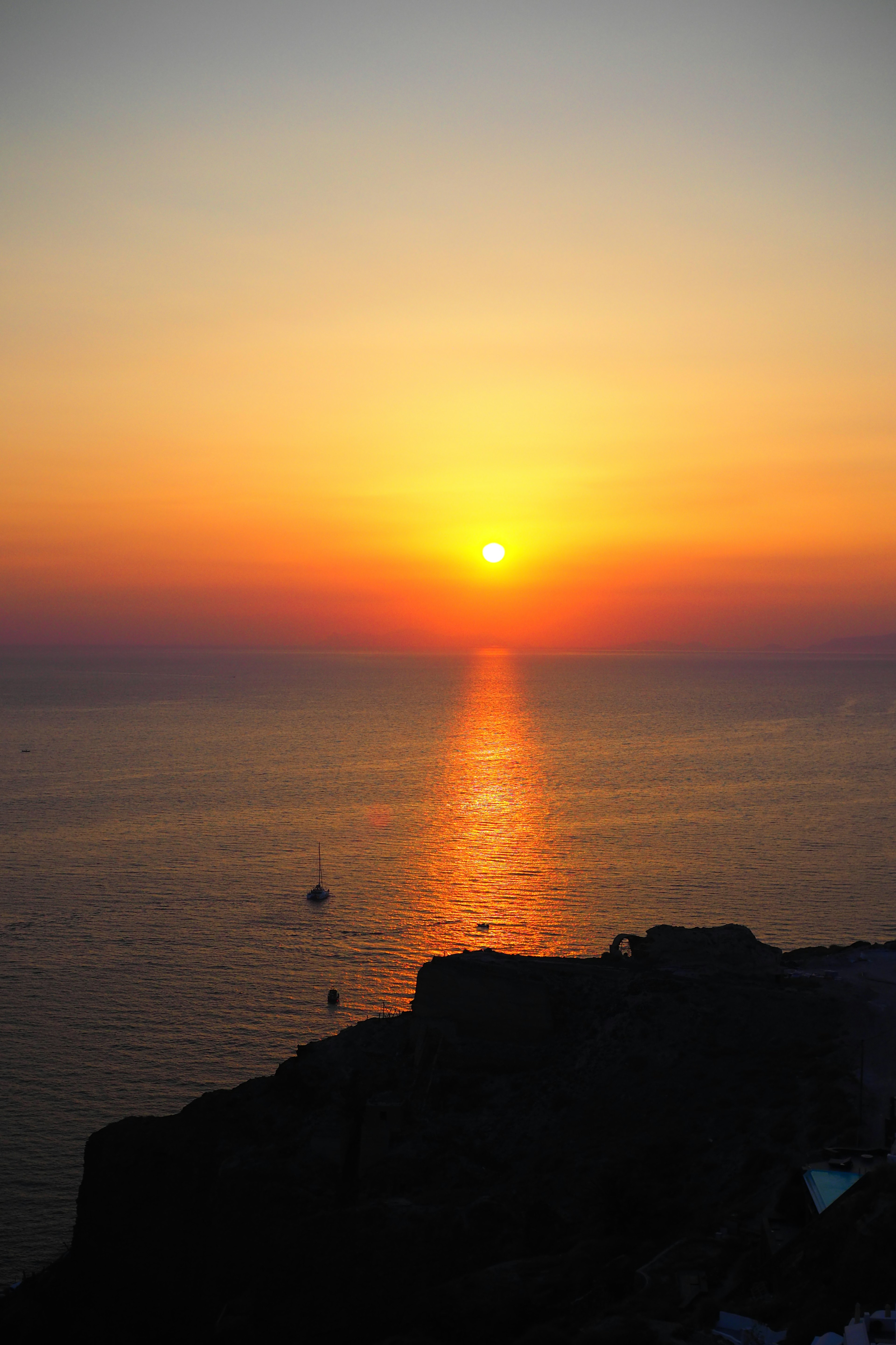 Hermoso paisaje del atardecer sobre el mar