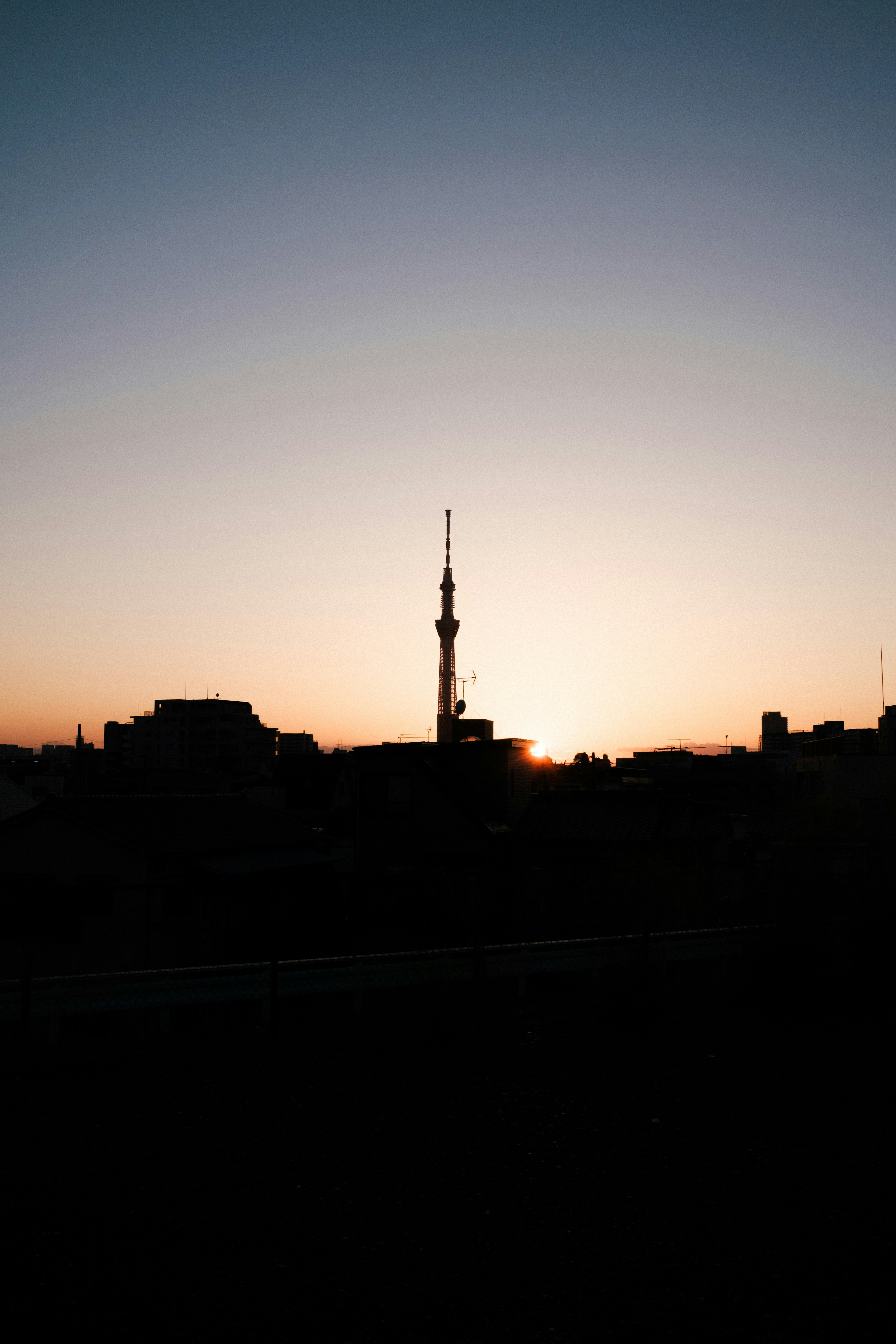 Silueta de la Tokyo Tower contra el atardecer