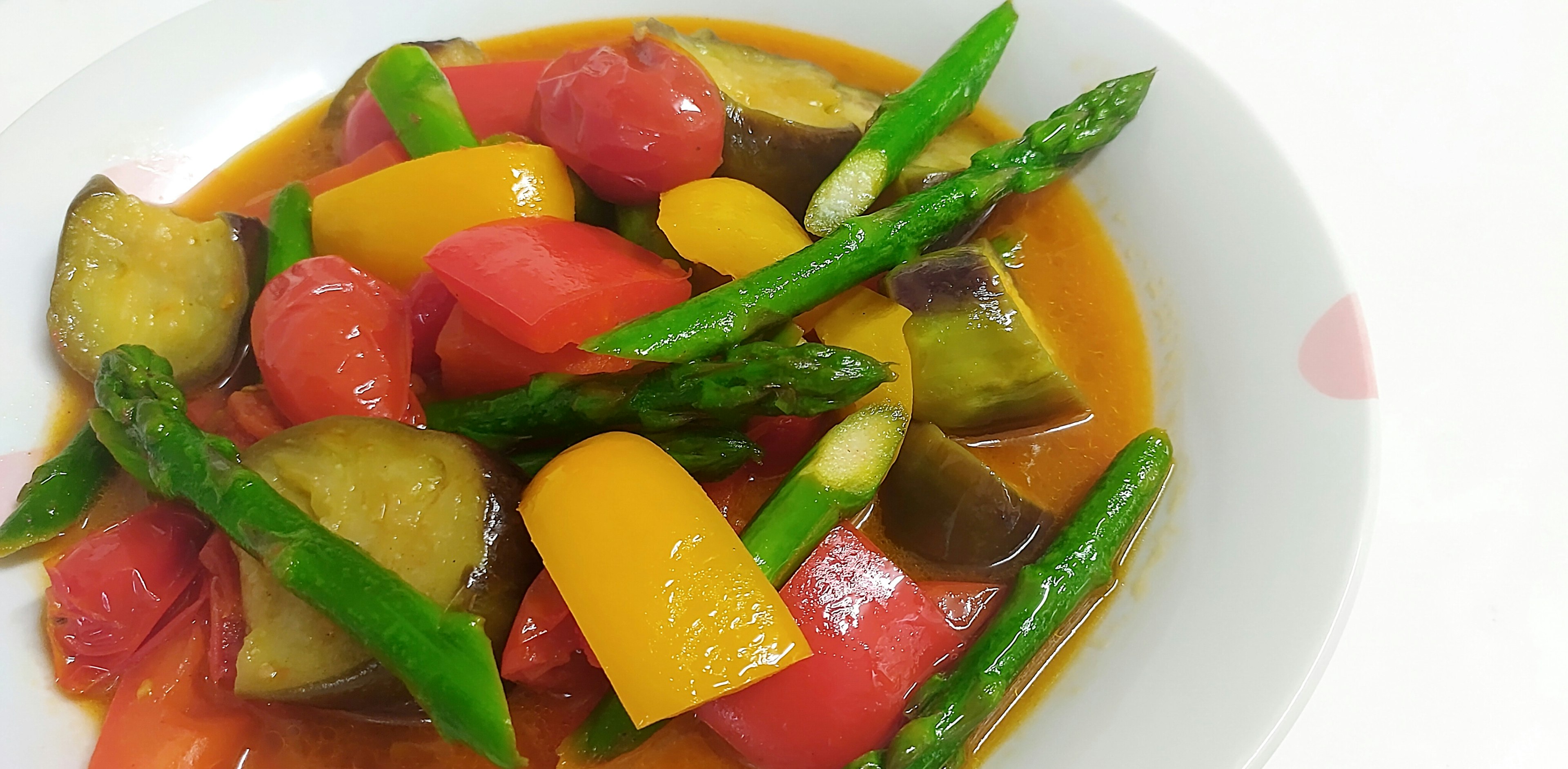 Colorful vegetables arranged on a plate