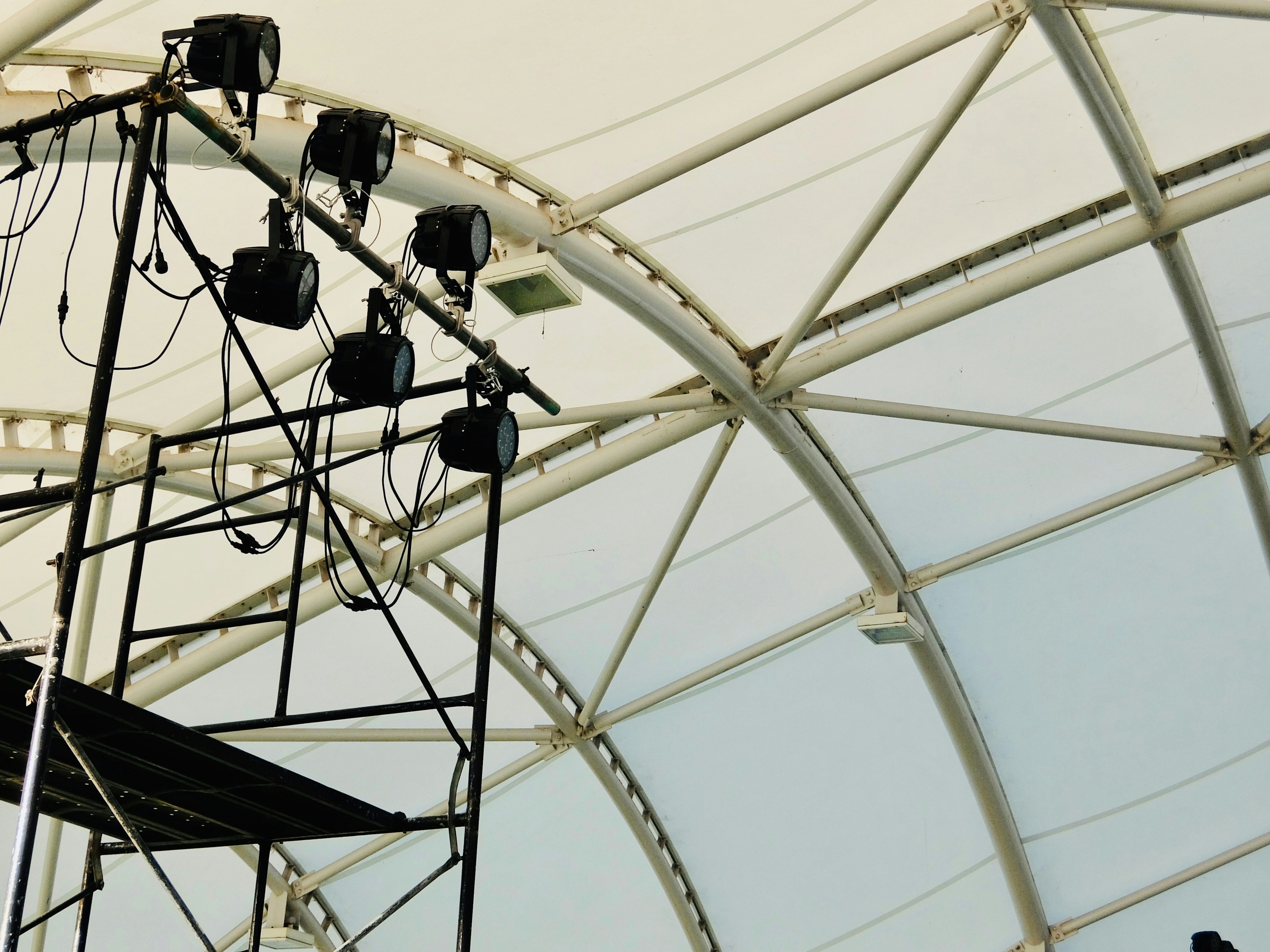 Indoor lighting setup with a transparent roof structure