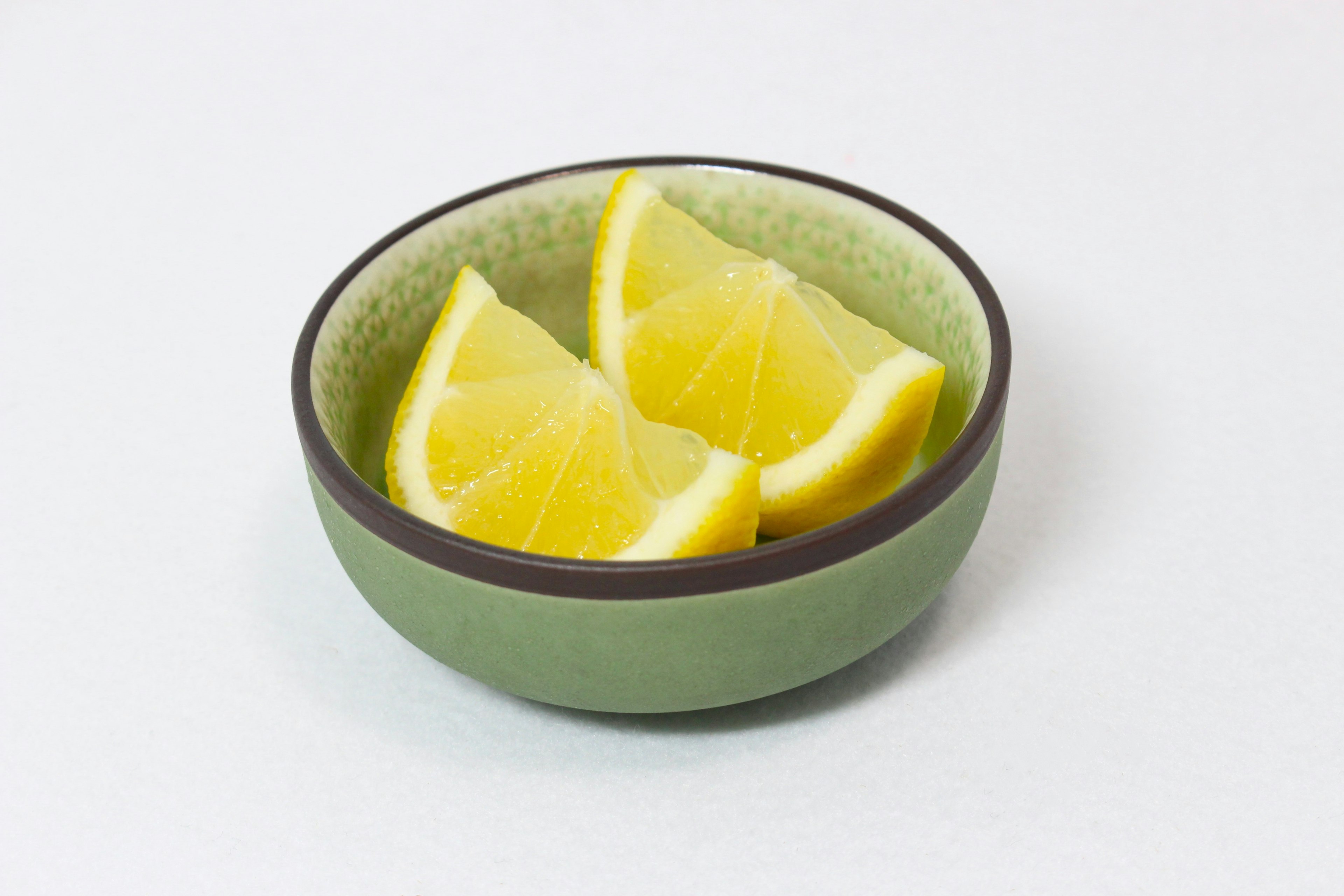 Slices of lemon in a green bowl