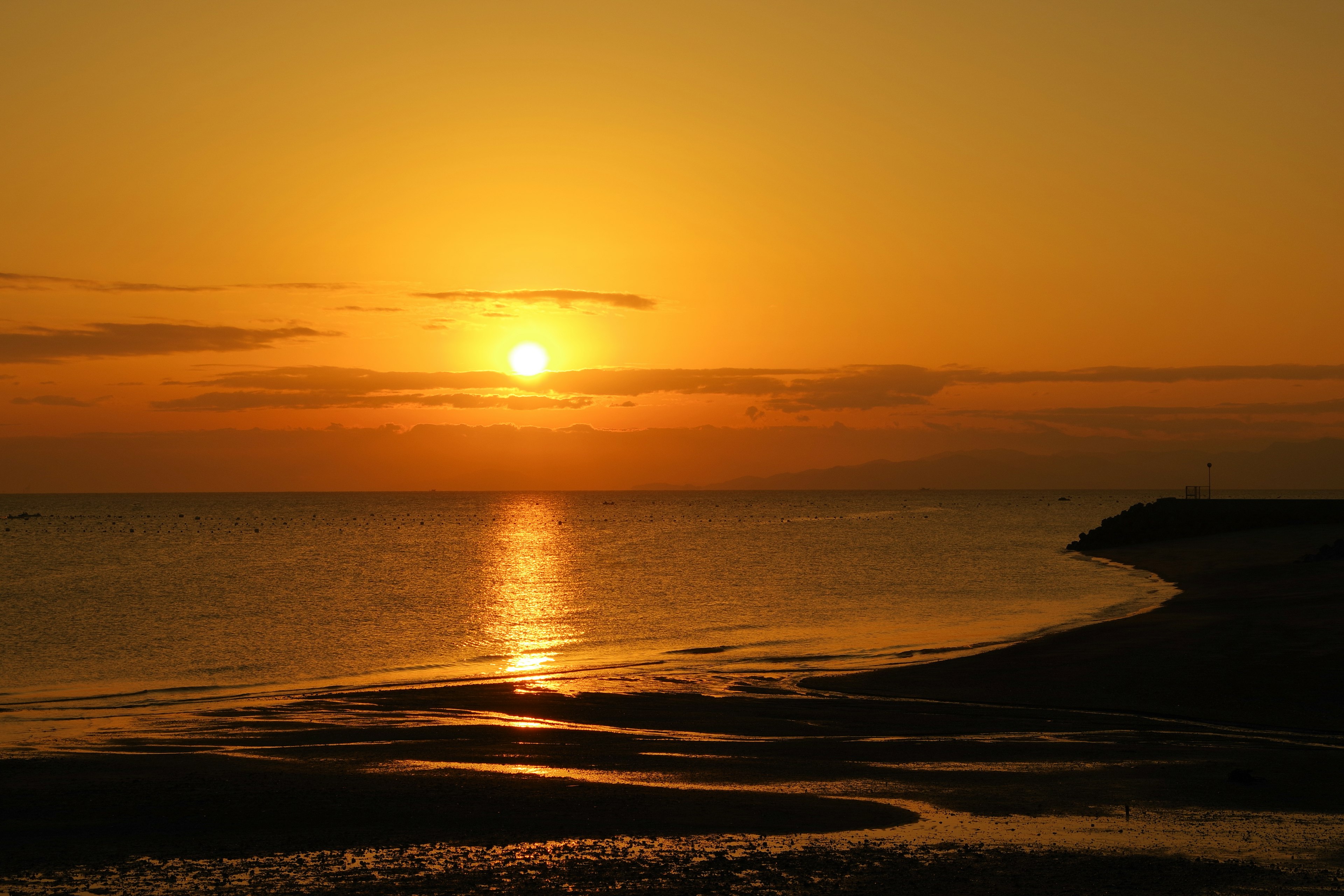 Schöner Sonnenuntergang über dem Ozean