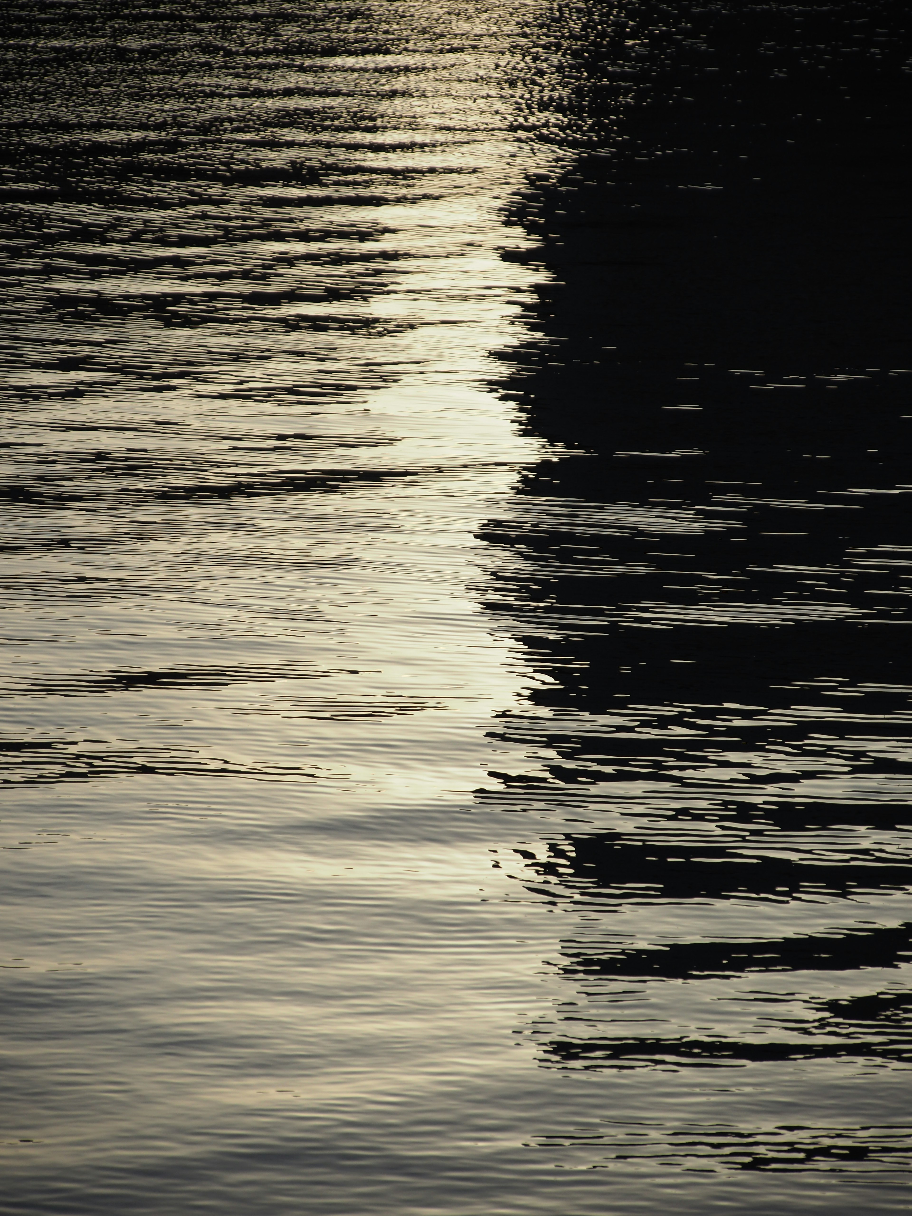 Reflection of light on the water surface with rippling patterns