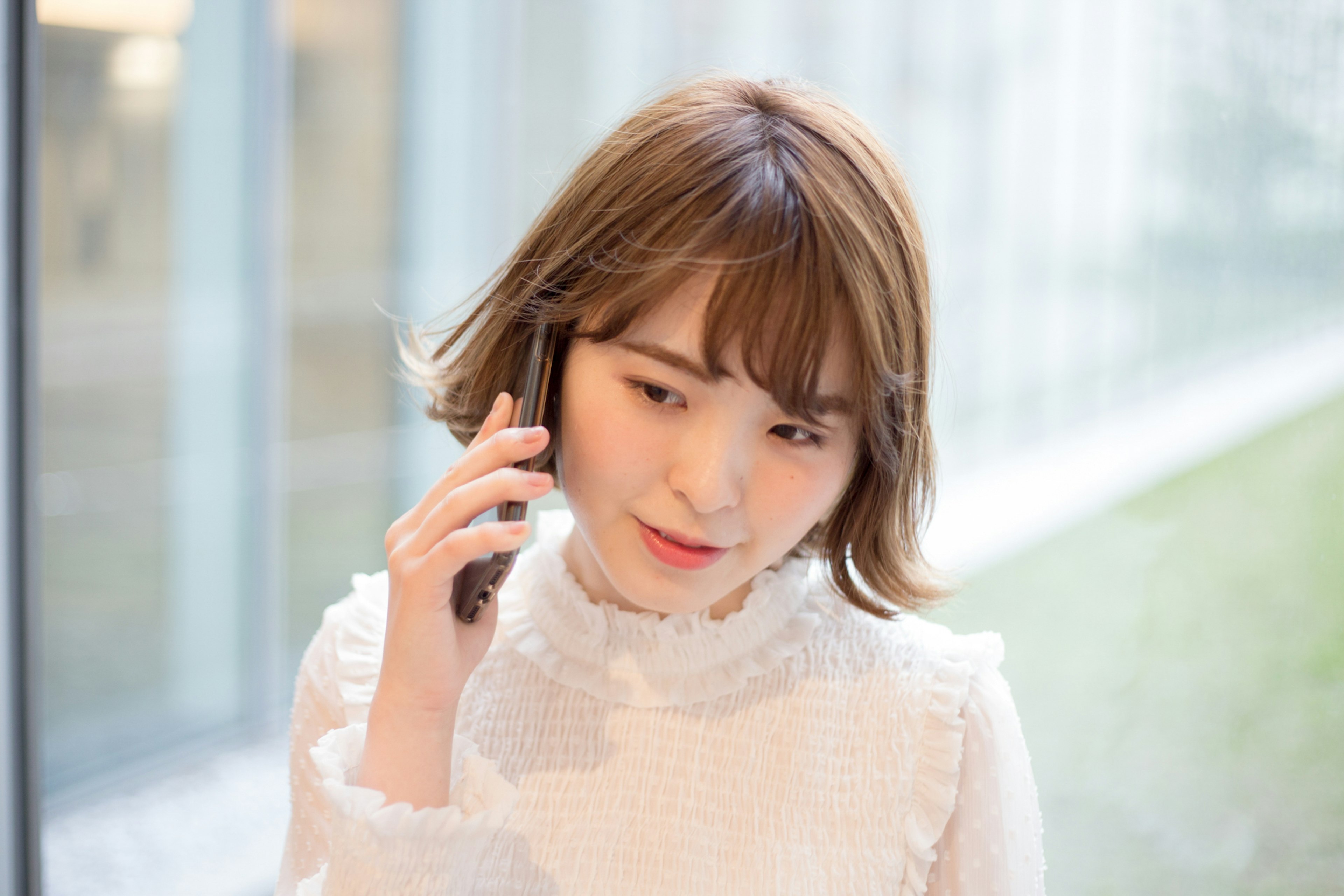 Portrait of a woman talking on the phone Bright background and soft lighting