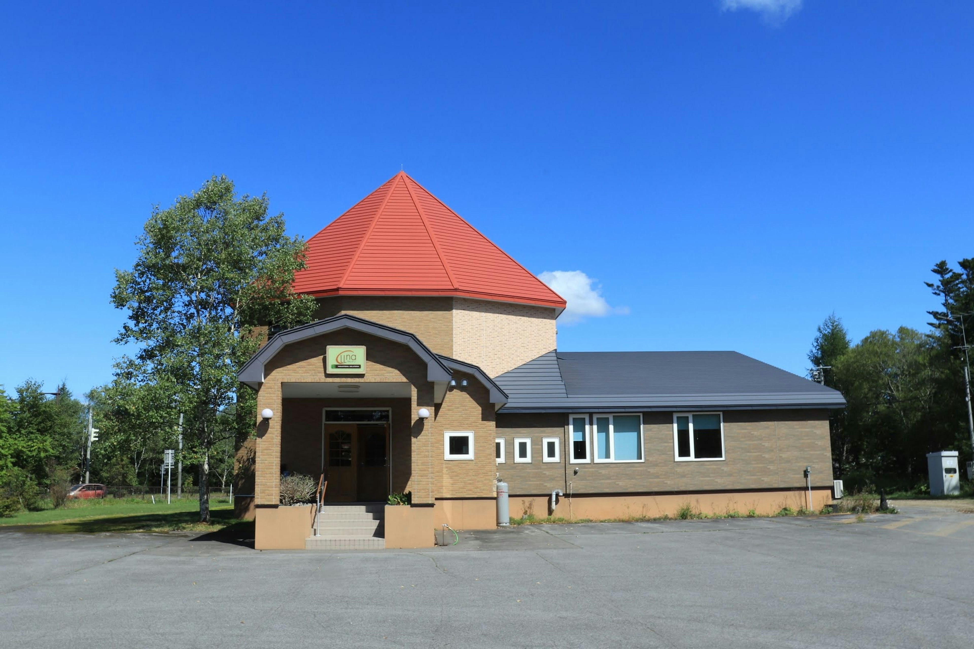 Building with a red roof and blue sky background