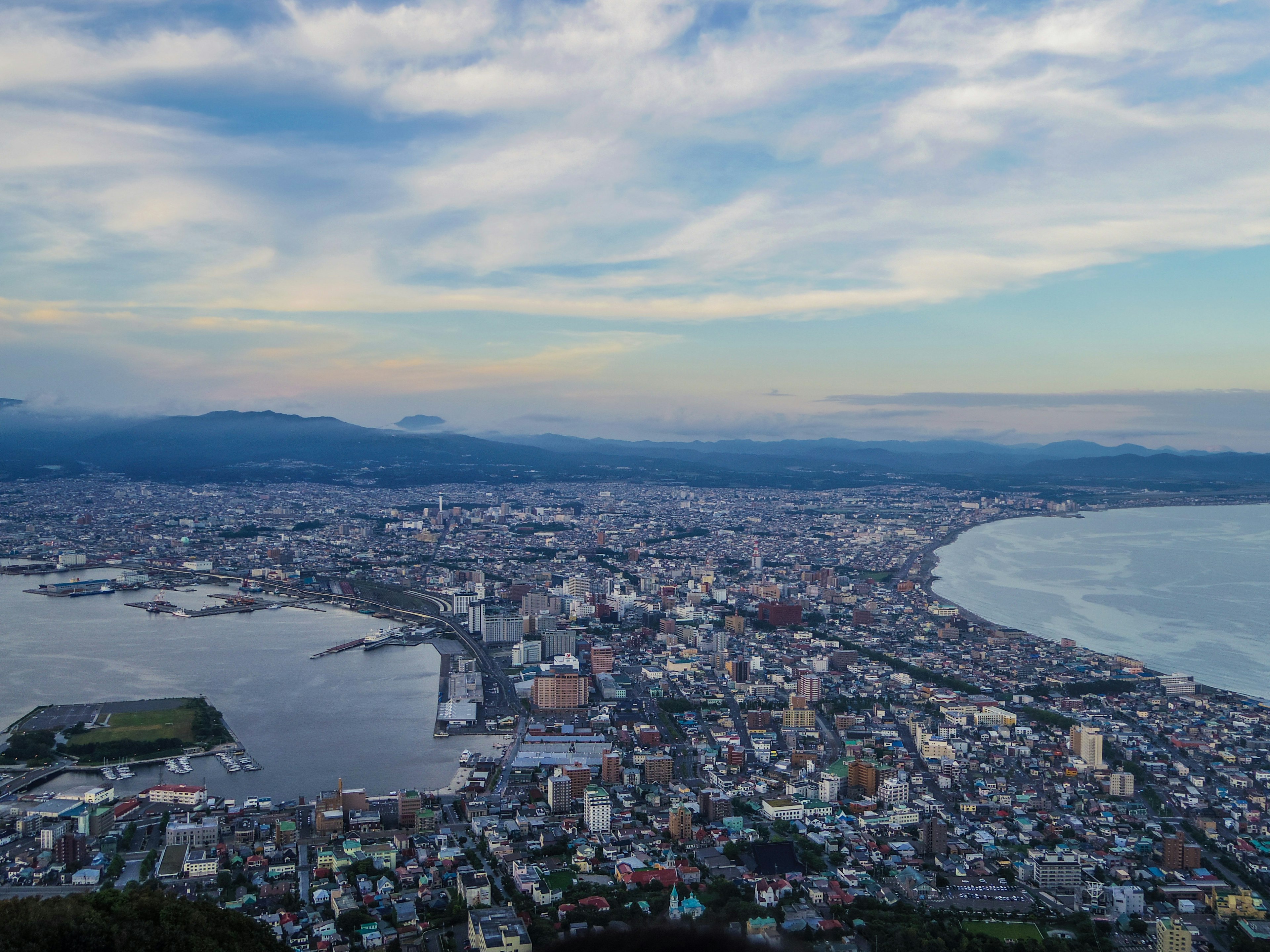 函馆市和海岸线的全景