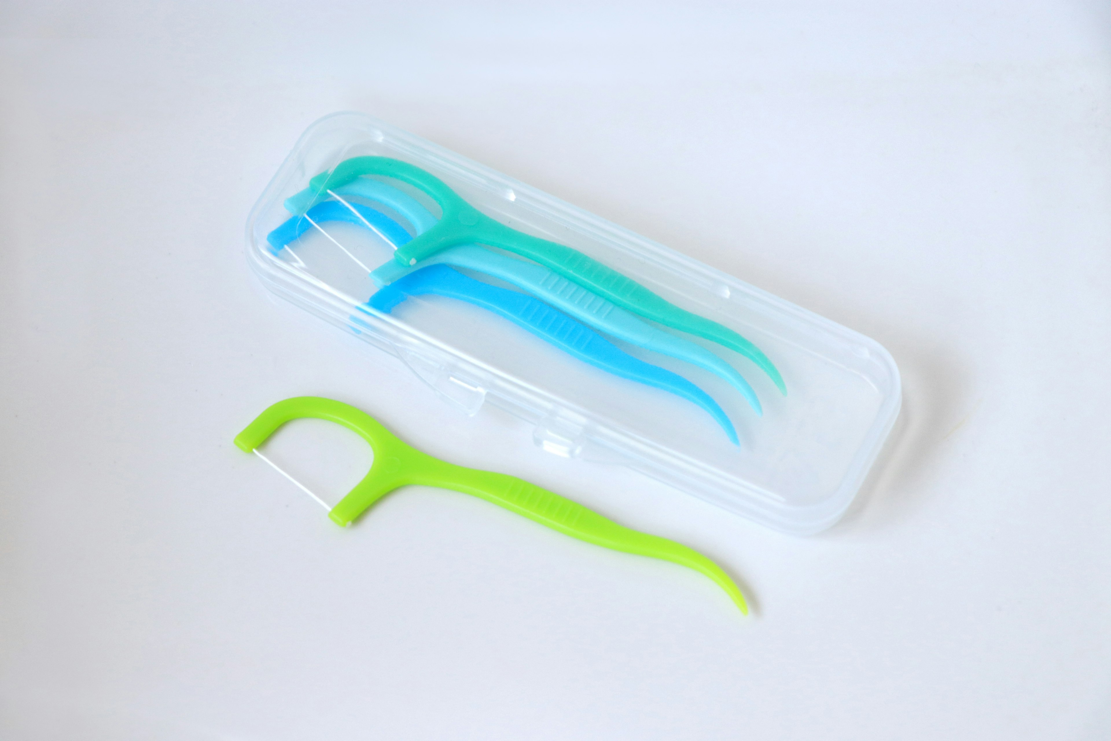 Interdental brushes in a transparent case with blue and green colors