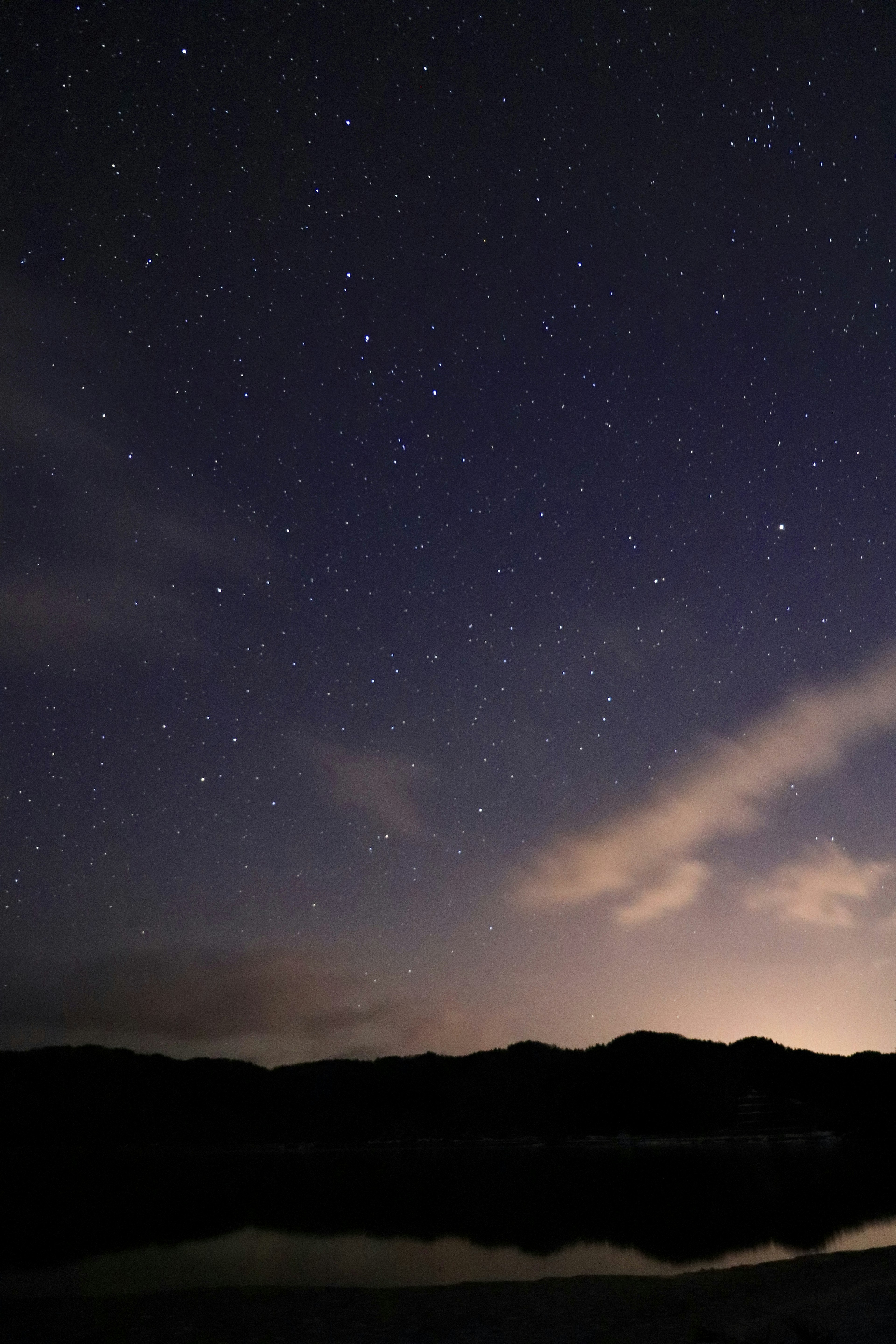 星空與輪廓山脈