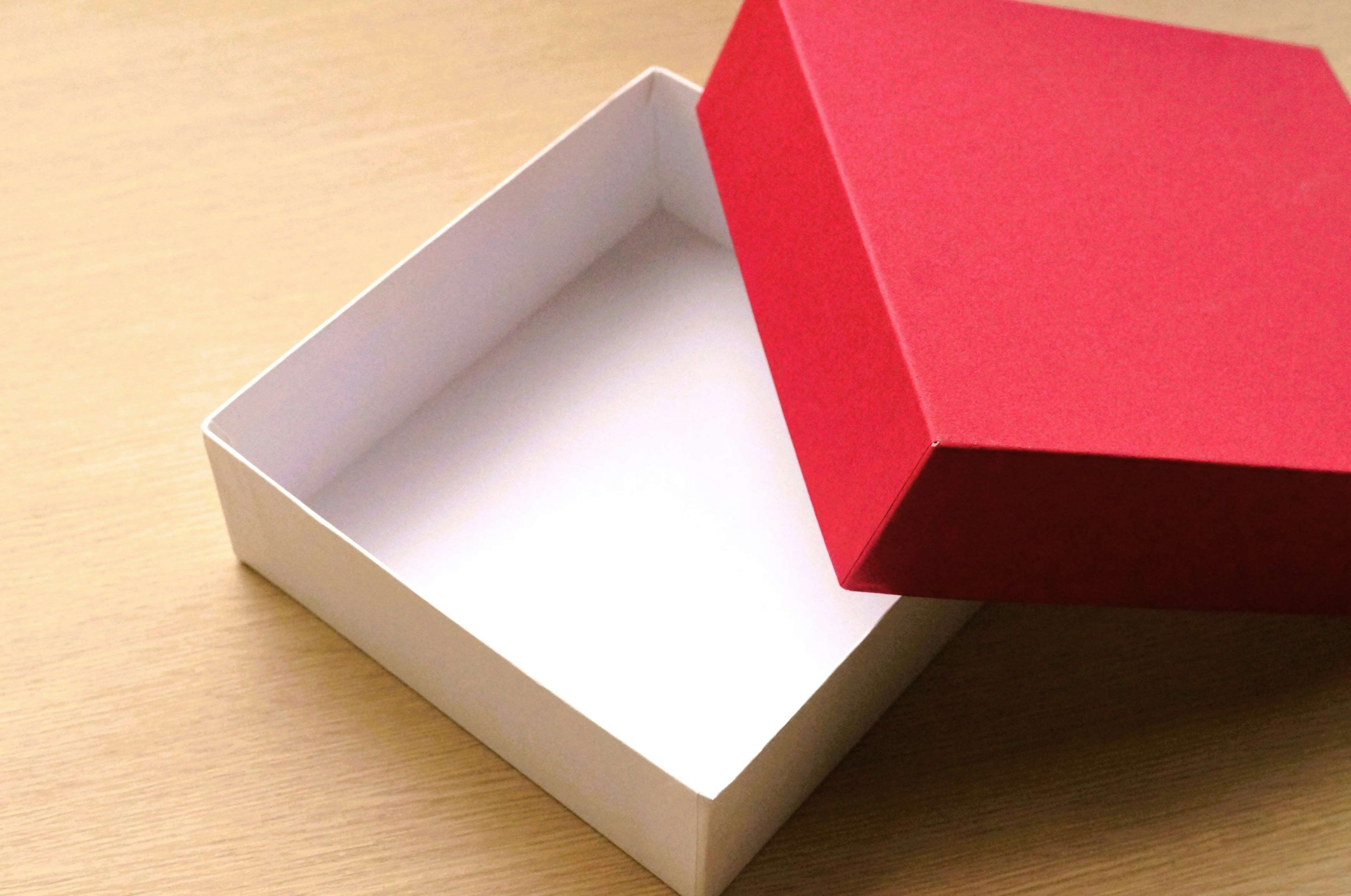 Image of a white box with a red lid