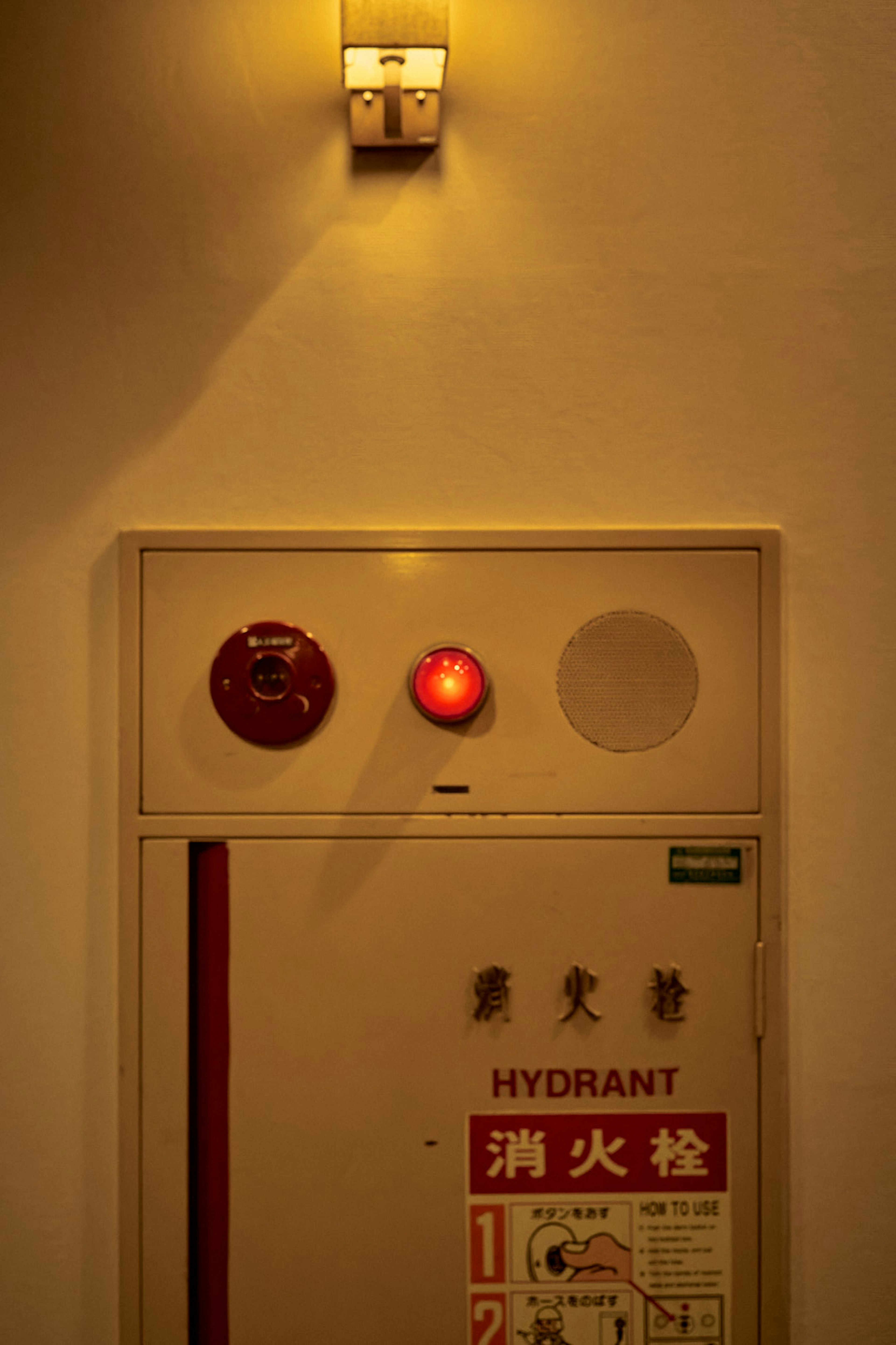 Image of a fire hydrant box with a lit red light