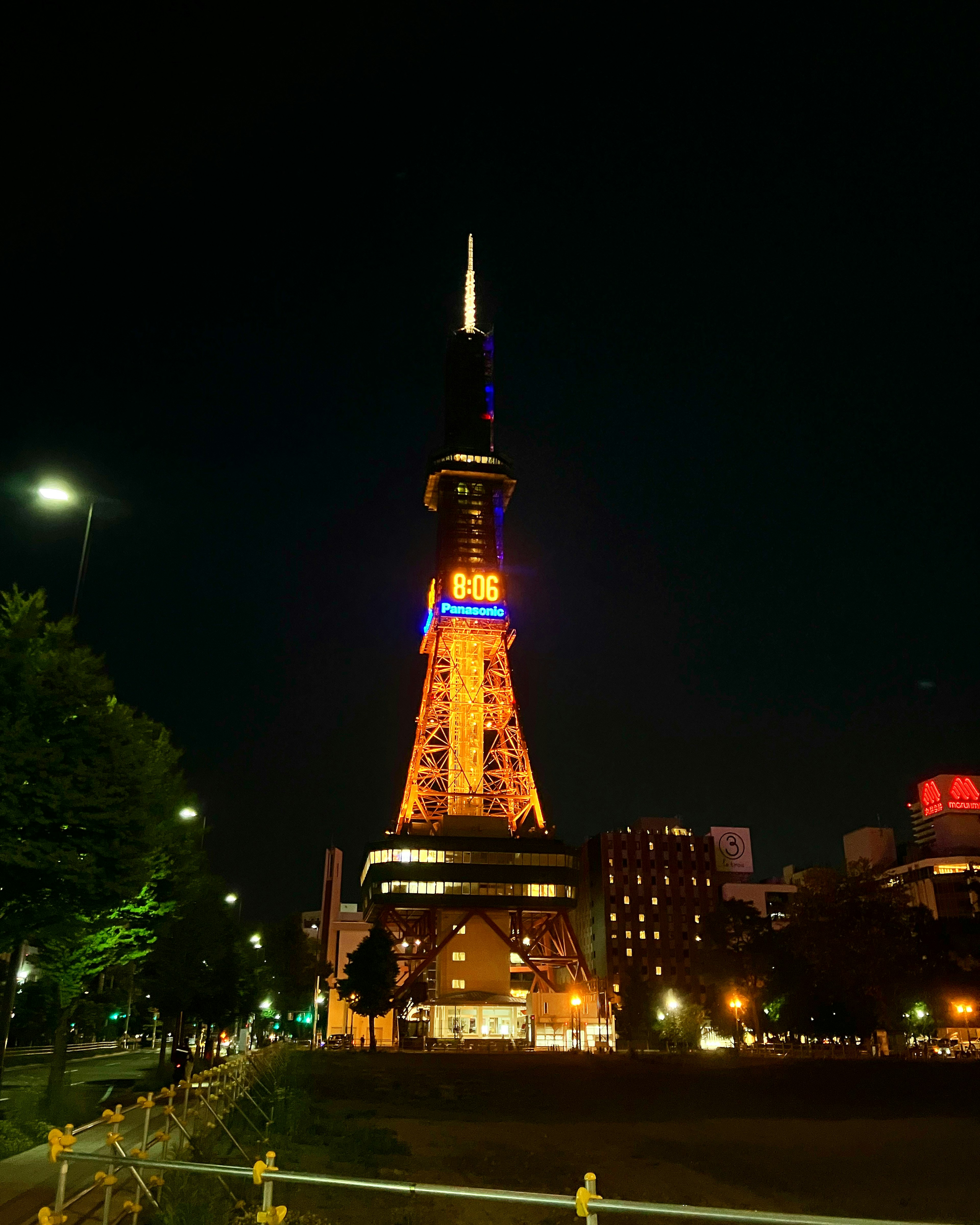 名古屋电视塔在夜间发光