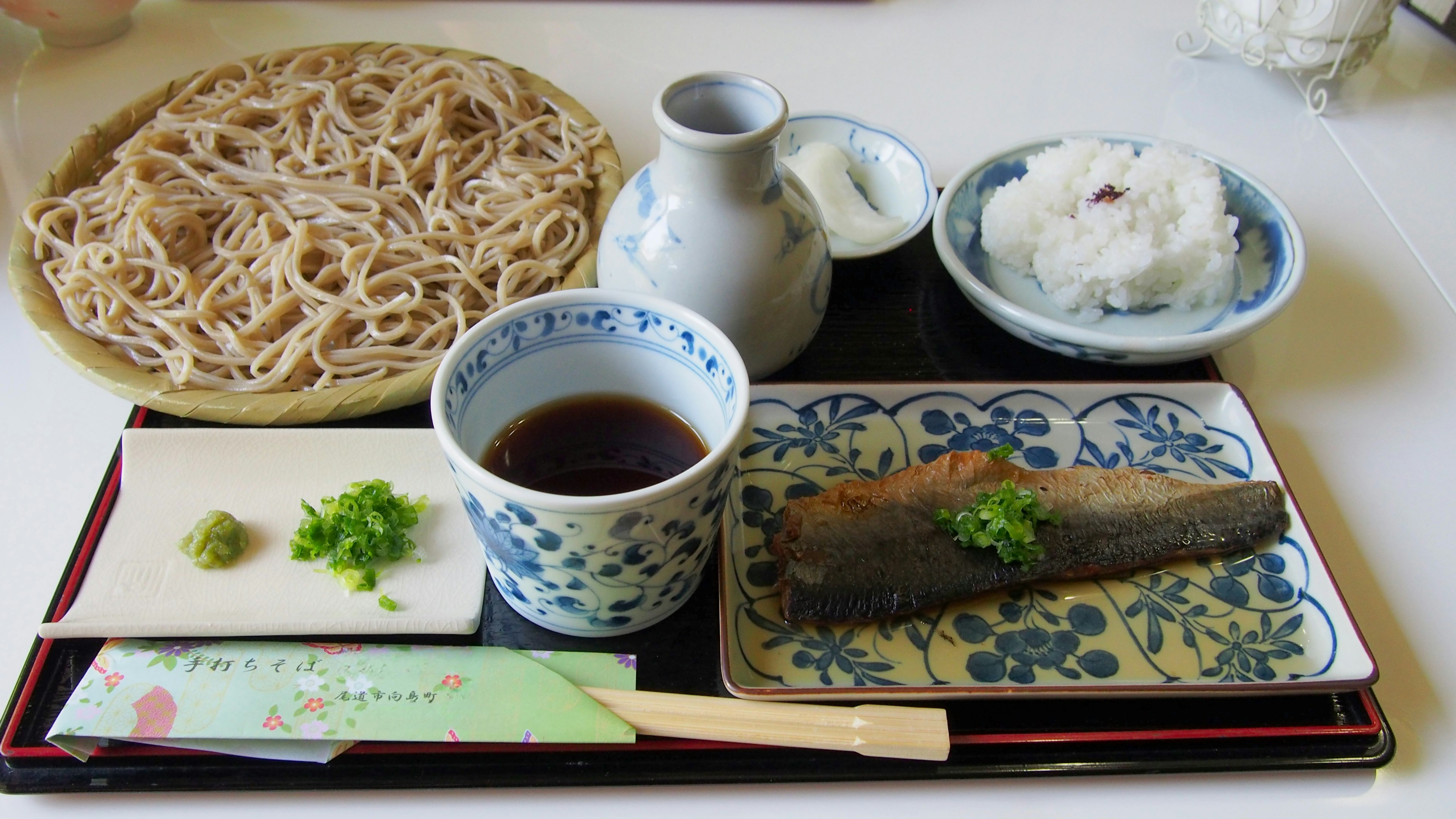 そばと焼き魚の和食ランチセット