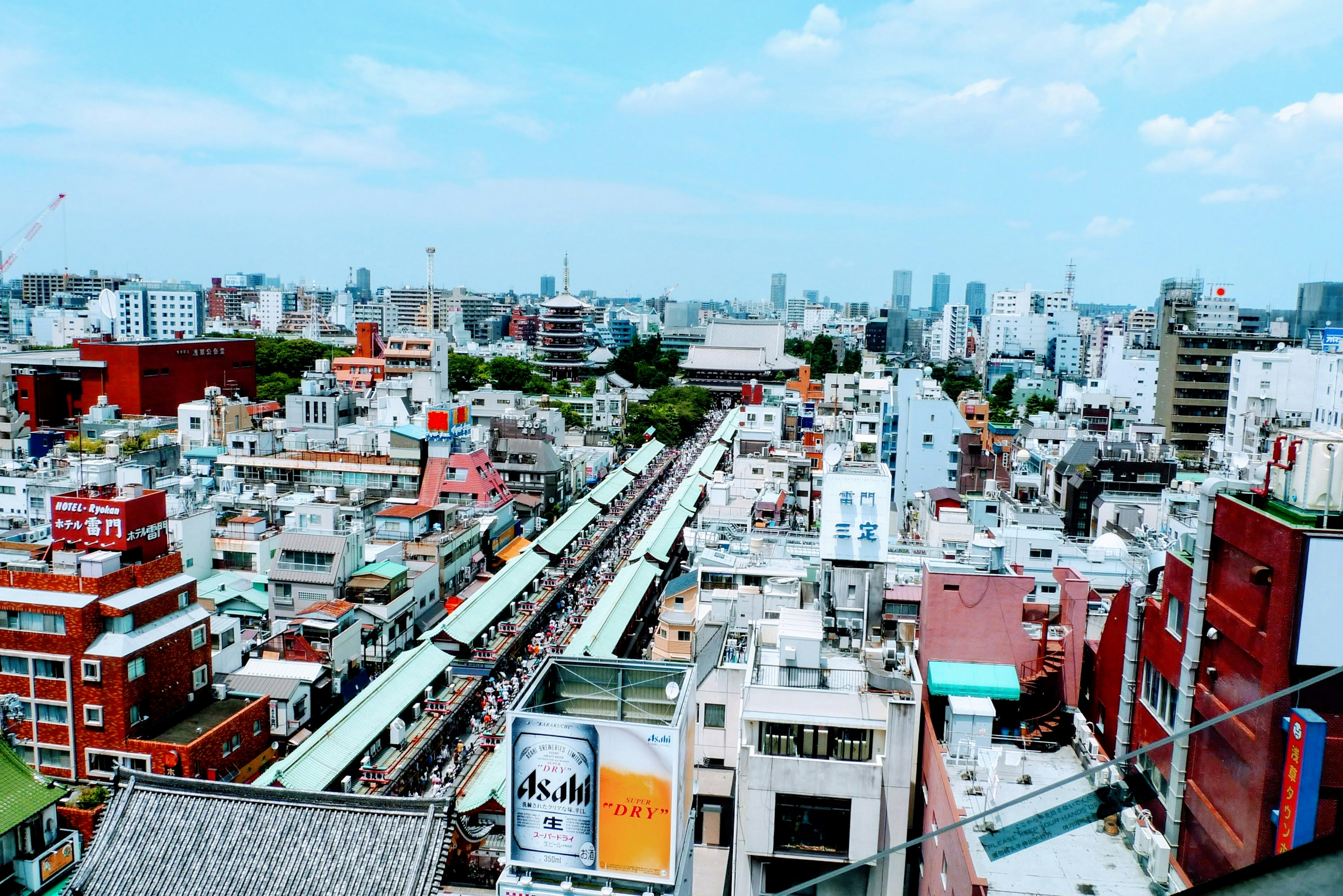 Luftaufnahme der Stadtlandschaft von Tokio mit Handelsbereichen