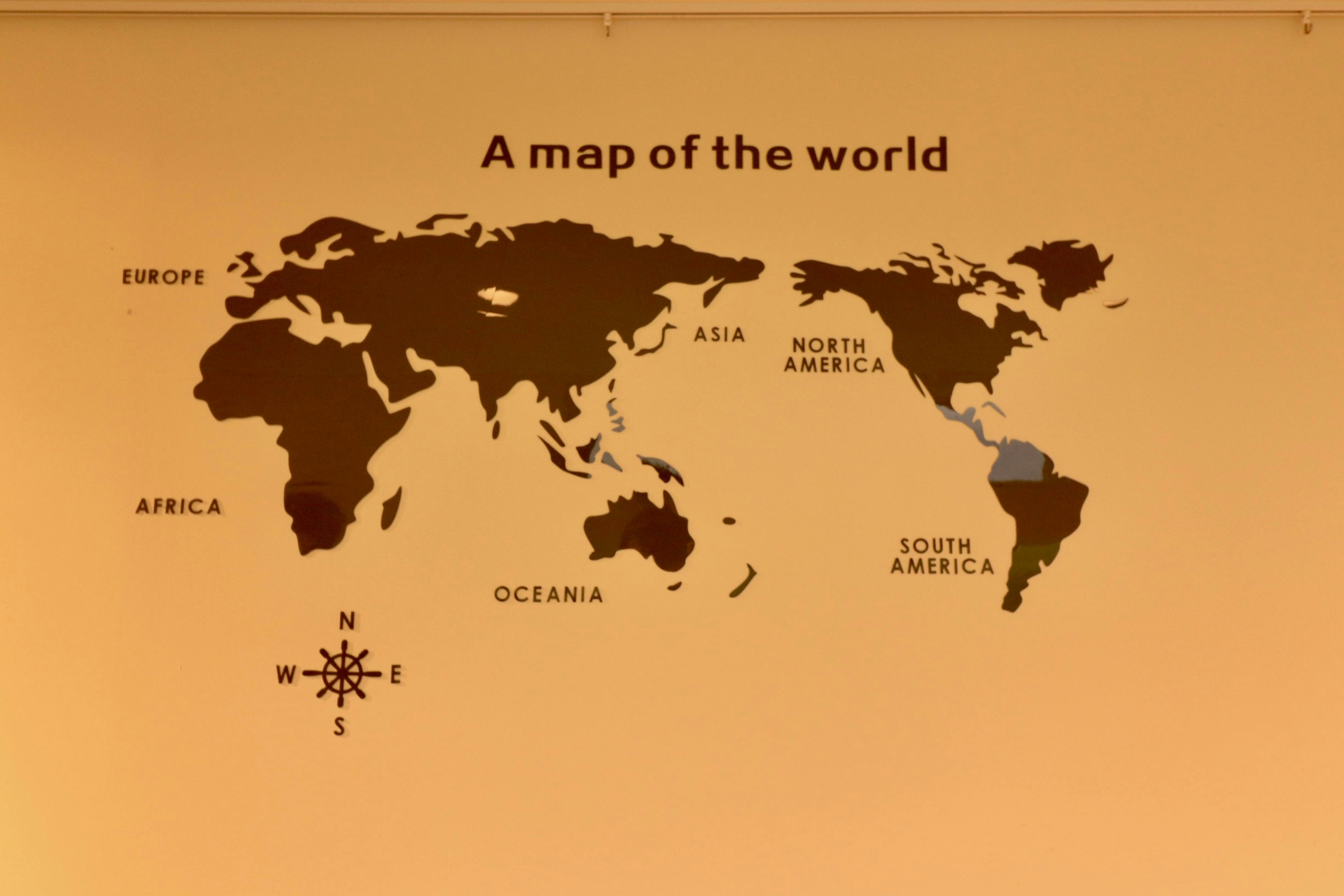 Diseño simple de mapa del mundo que incluye África América del Sur América del Norte Asia Oceanía Europa