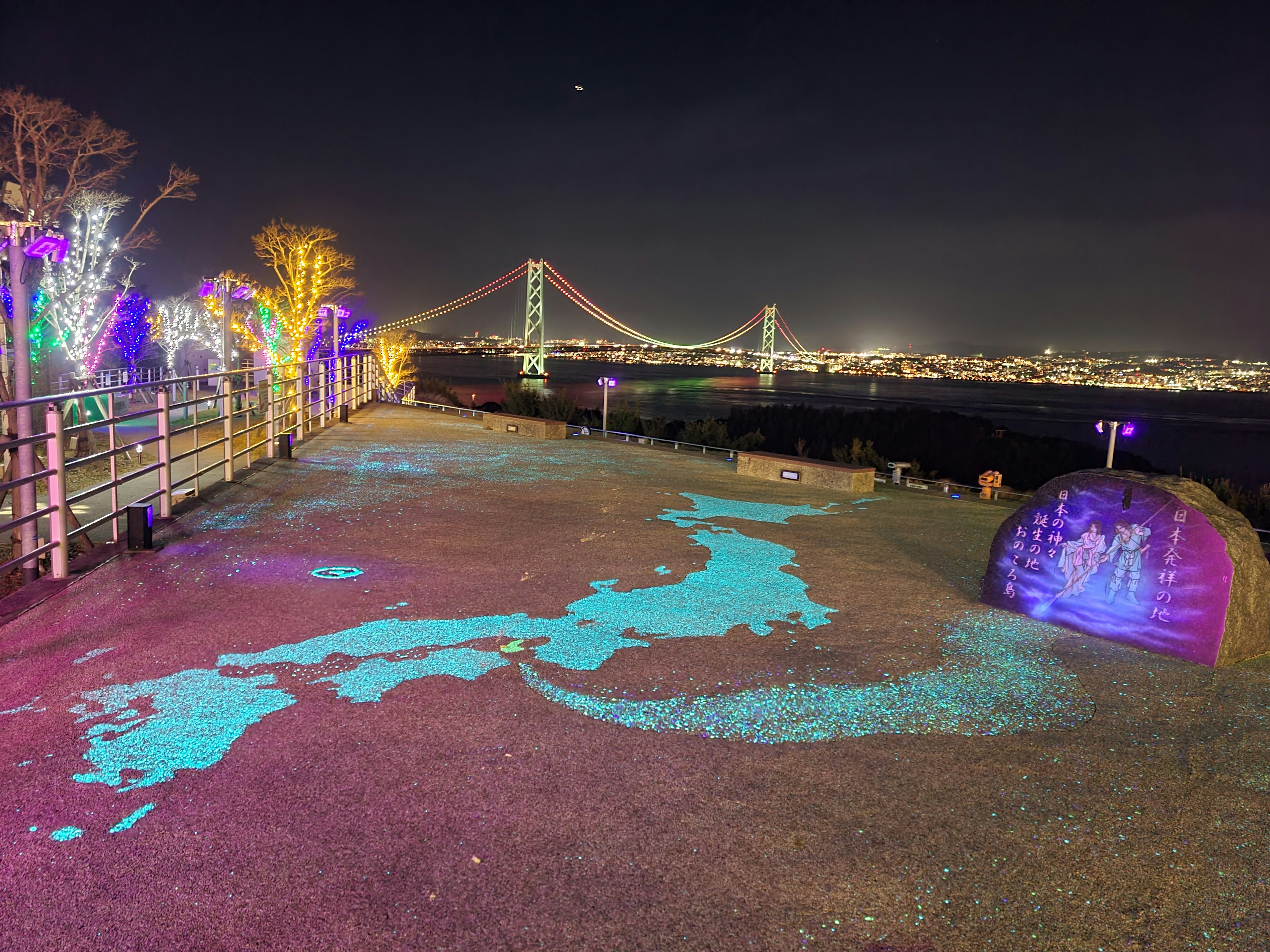 夜景の中に浮かぶ日本の地図とレインボーブリッジの美しい景色