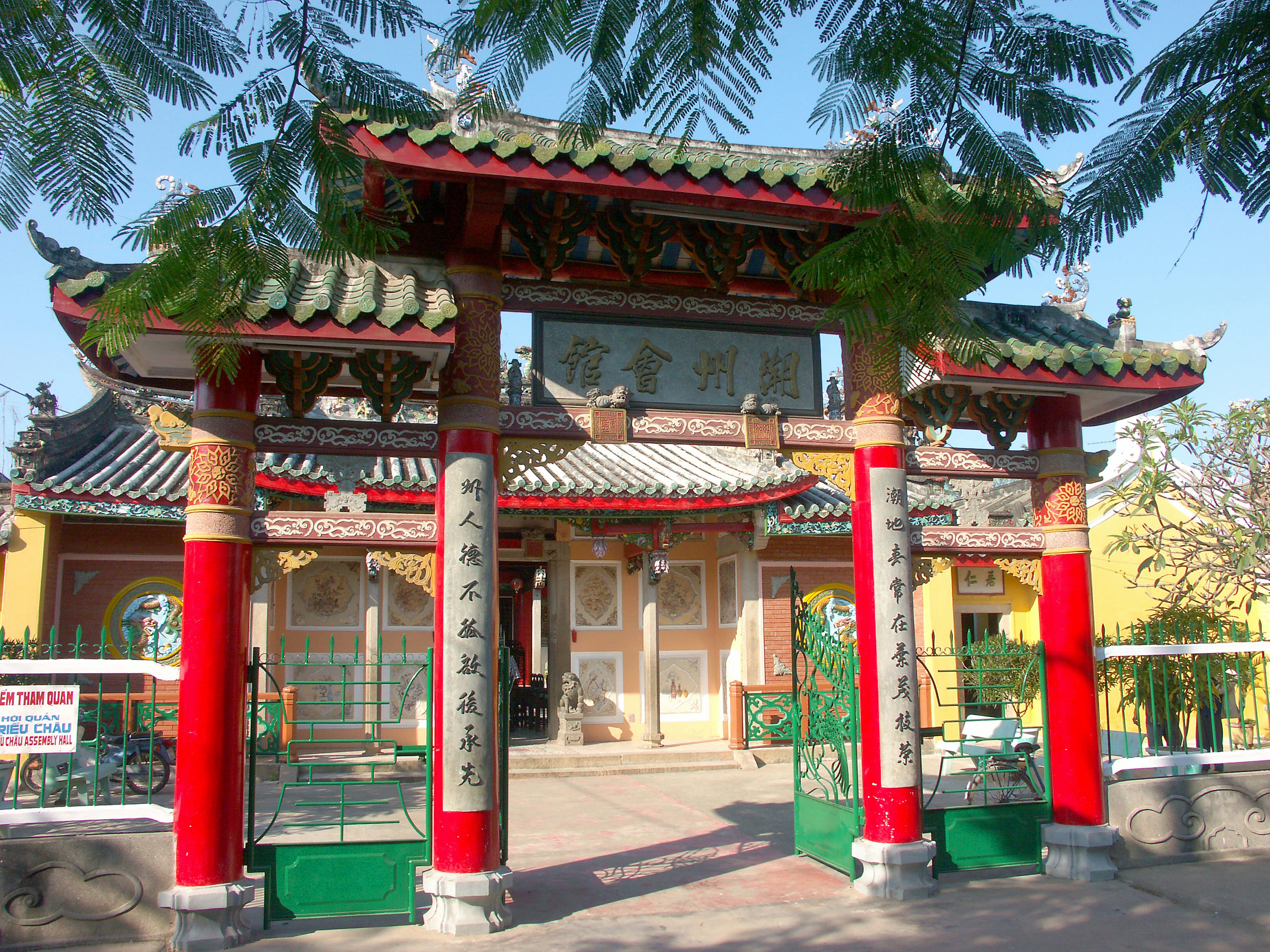 Traditional Chinese-style gate with red columns and green doors