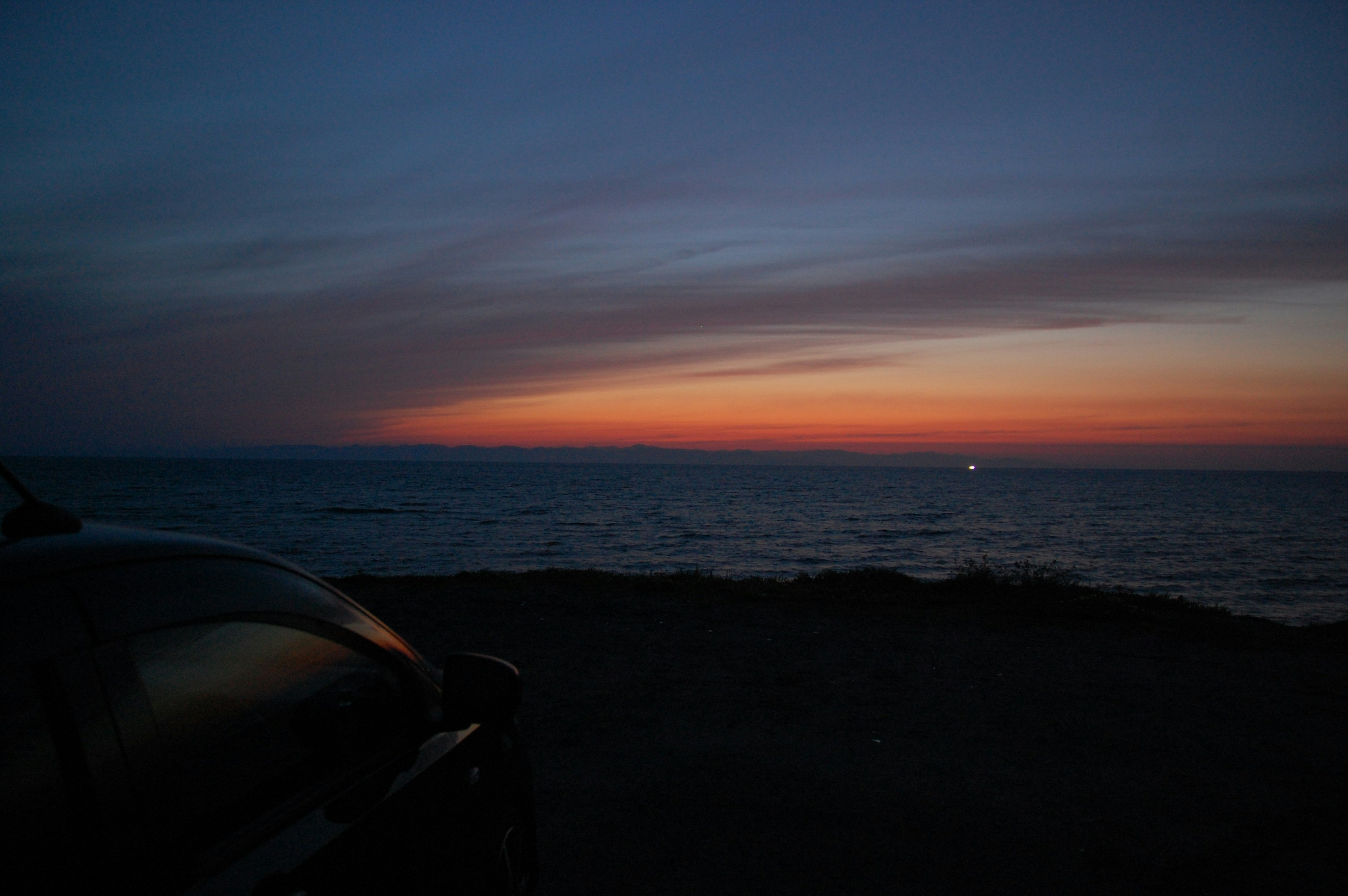 海の夕日と色彩豊かな空の風景