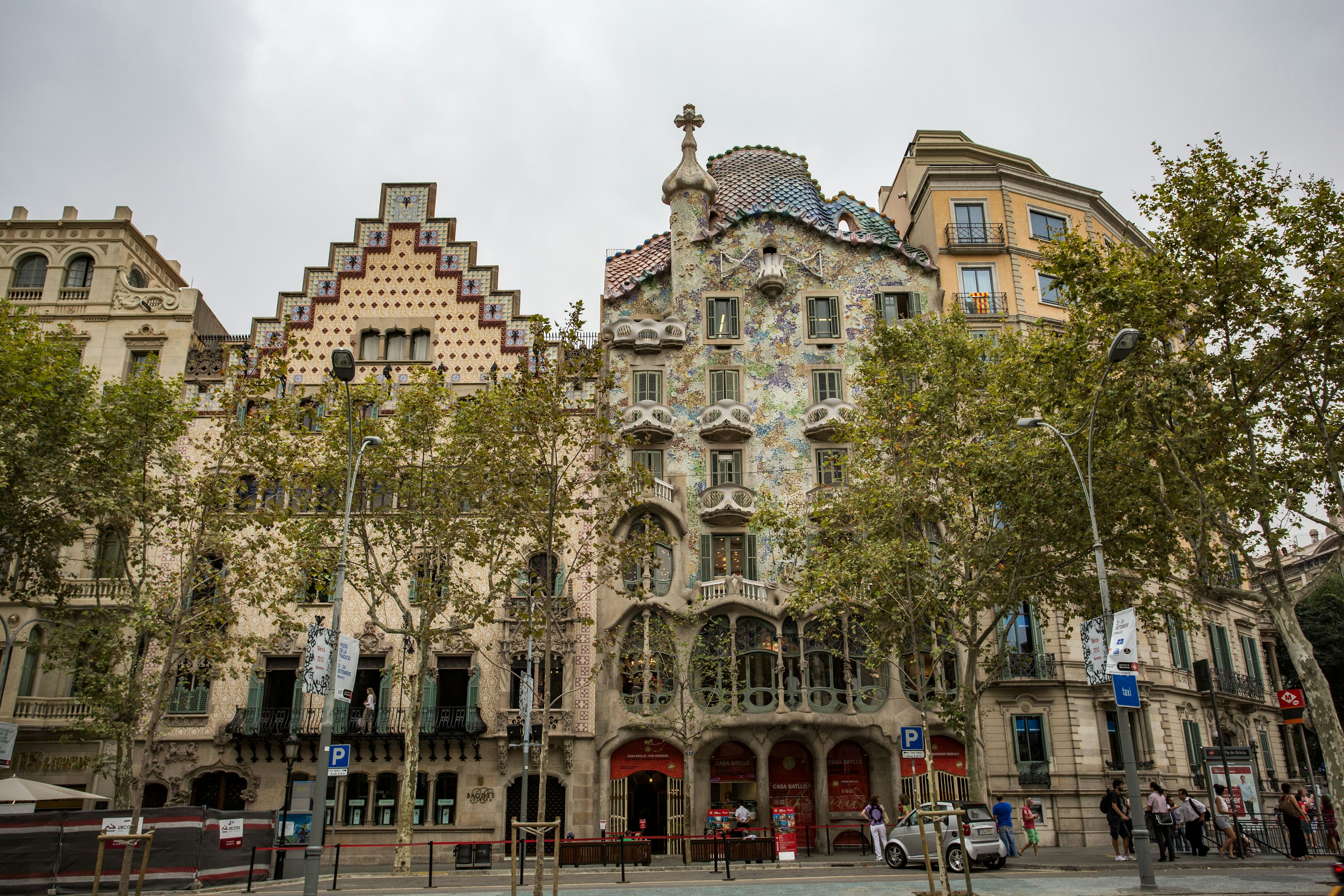 สถาปัตยกรรมที่เป็นเอกลักษณ์ของ Casa Batlló ในบาร์เซโลนา