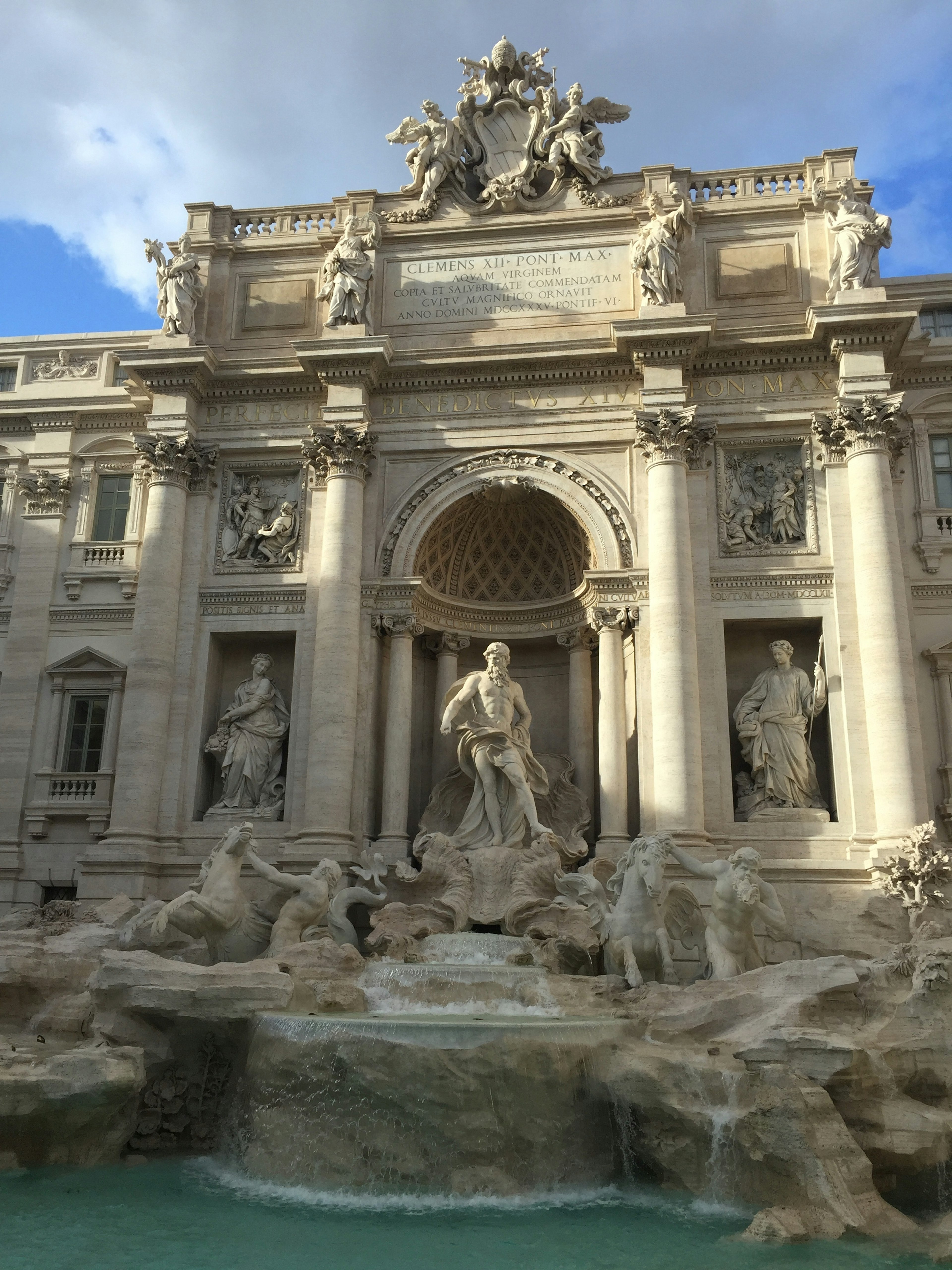 Le magnifiche sculture e la bella architettura della Fontana di Trevi