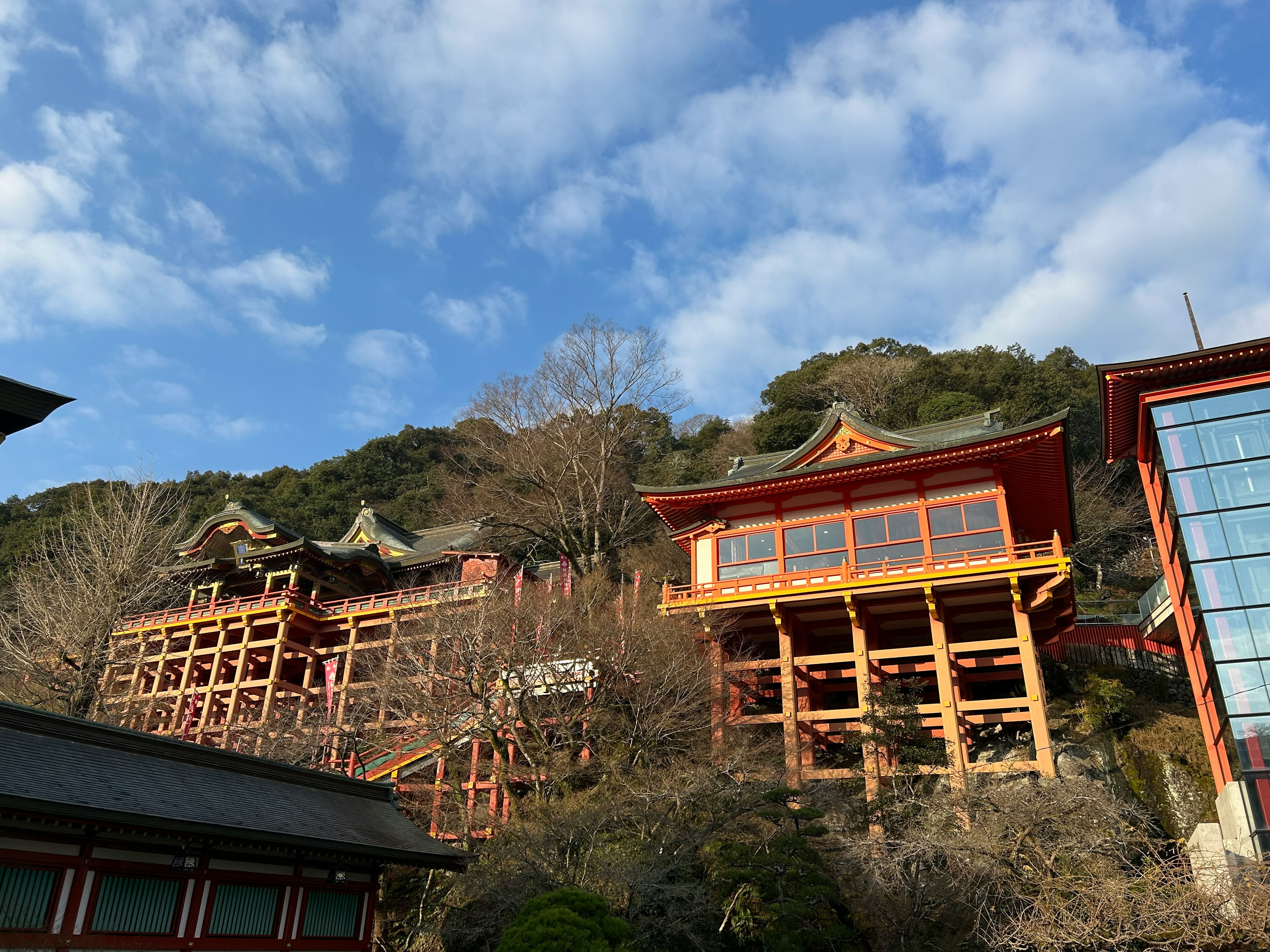 Traditionelle japanische Architektur in den Bergen