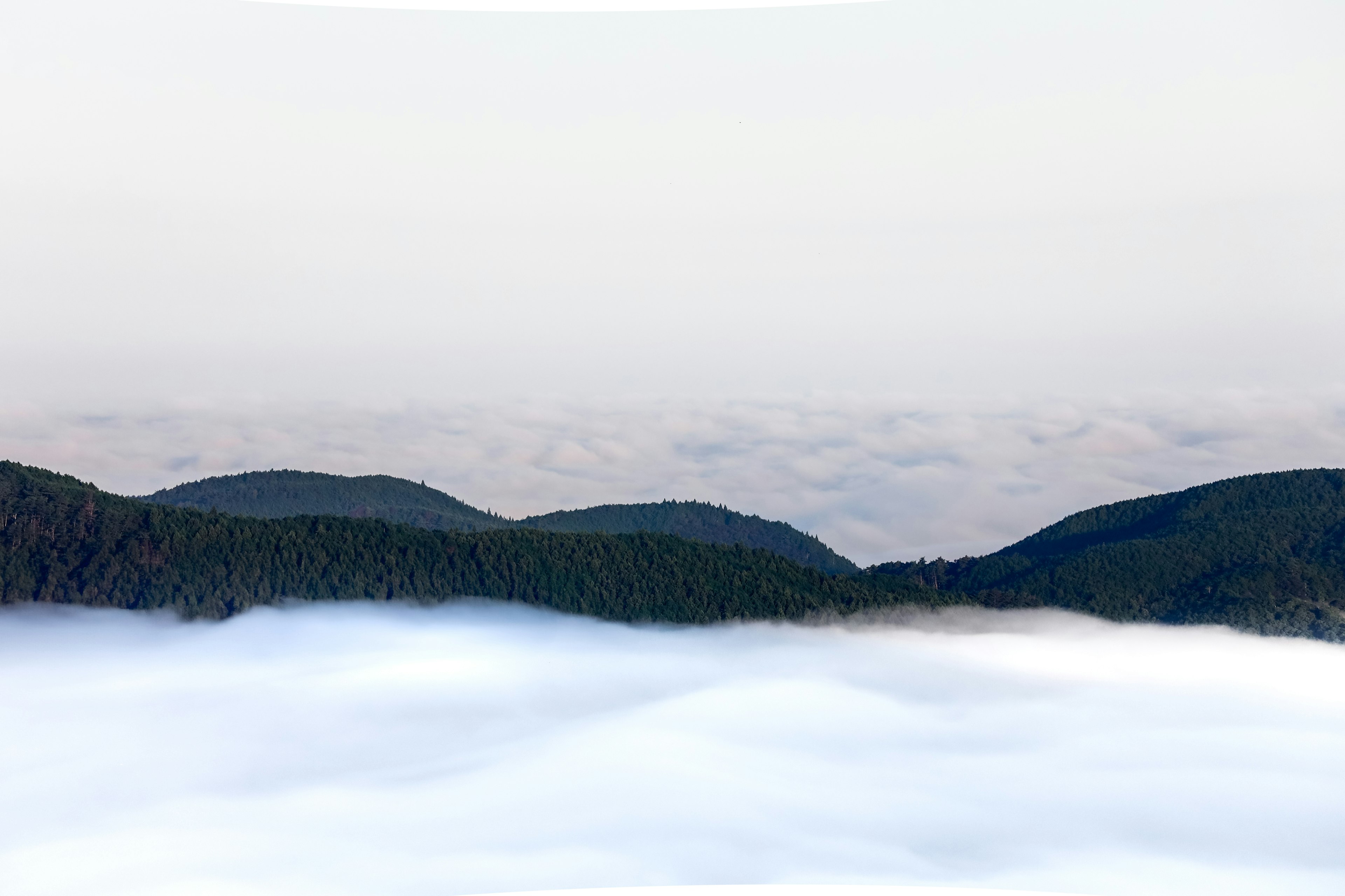 山々と雲海の美しい風景