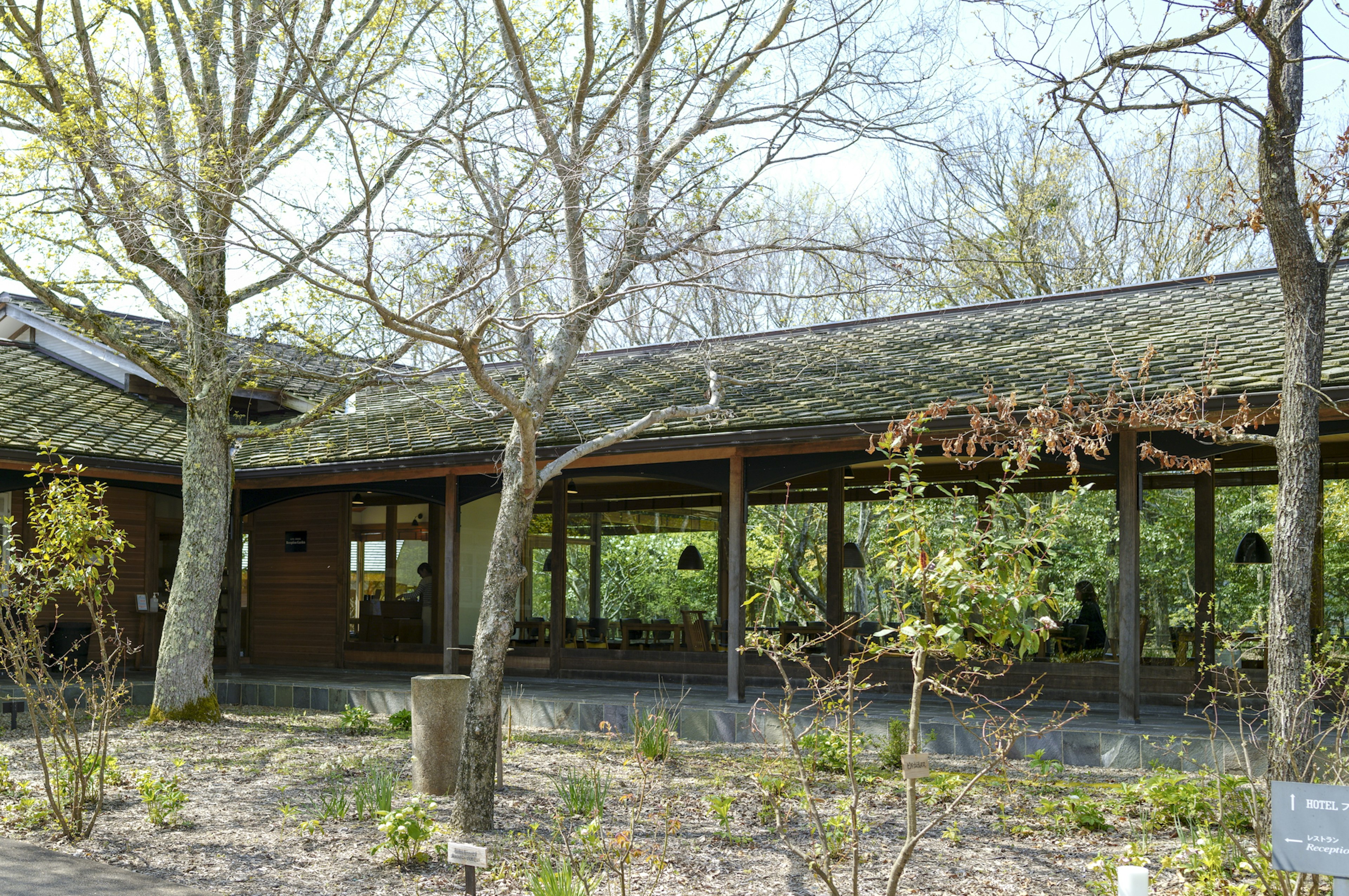 Casa de madera con vista al jardín