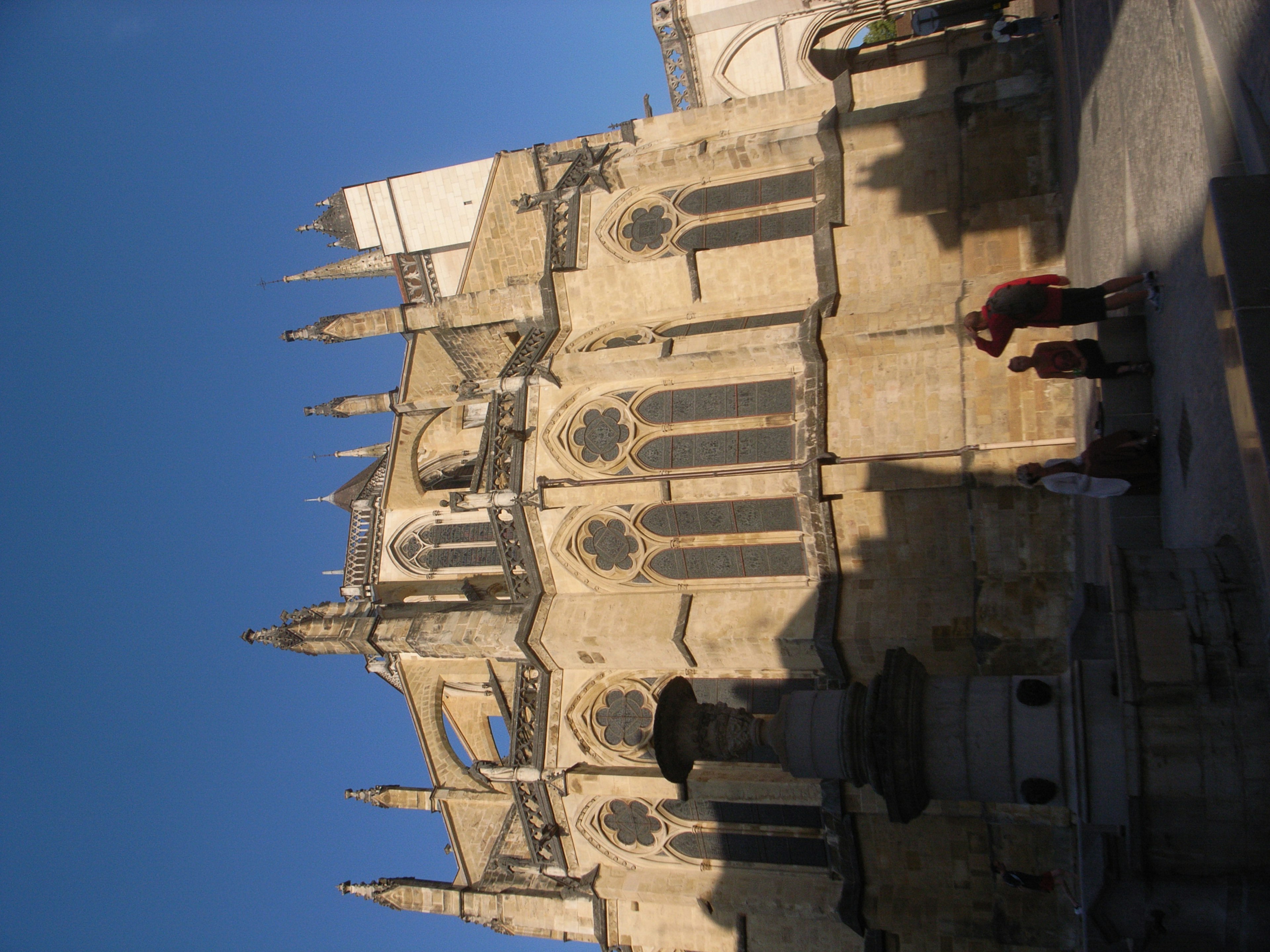 Vue extérieure de la cathédrale de Ségovie avec une architecture gothique