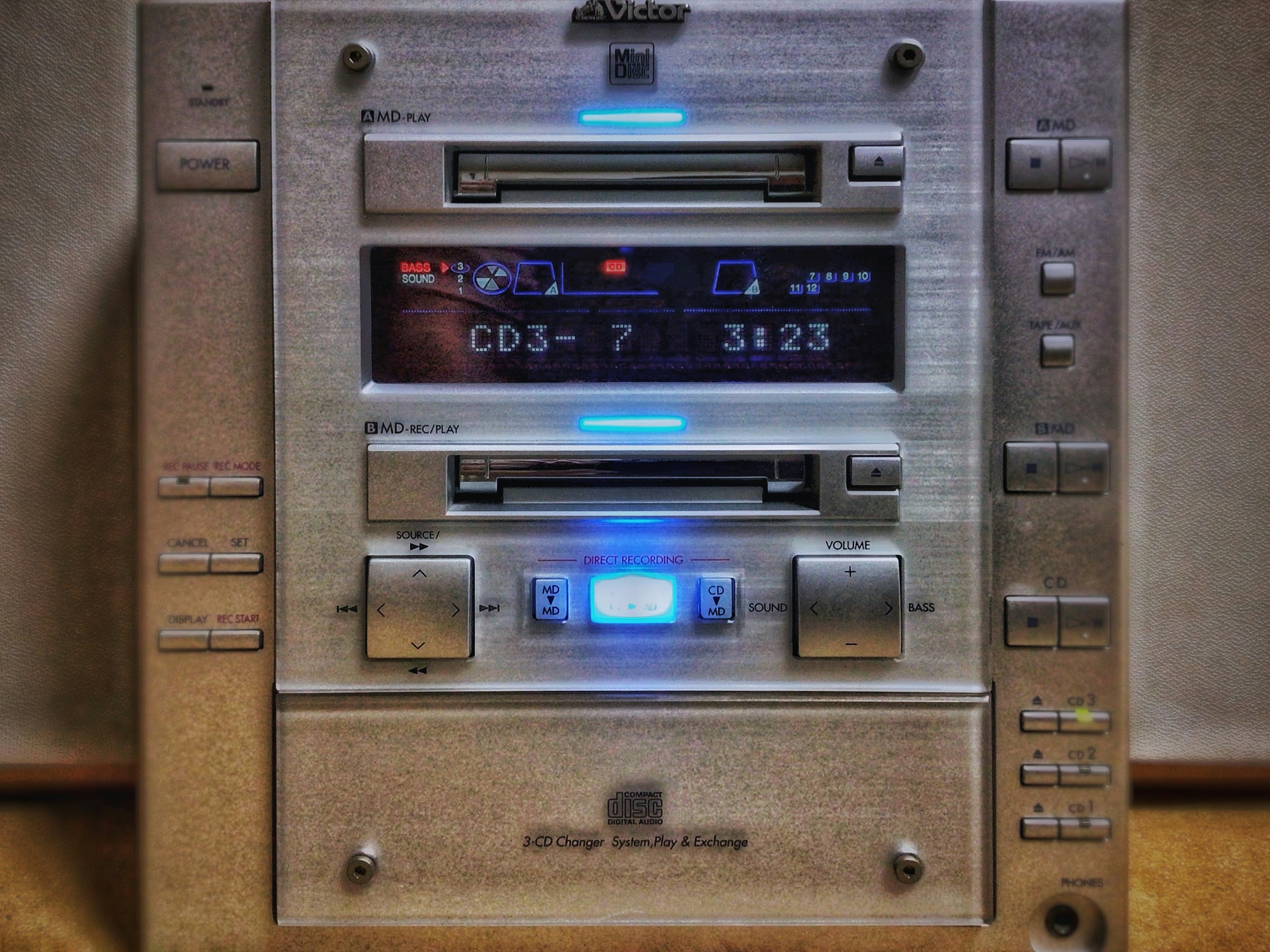 Silver audio device featuring a CD player and digital display