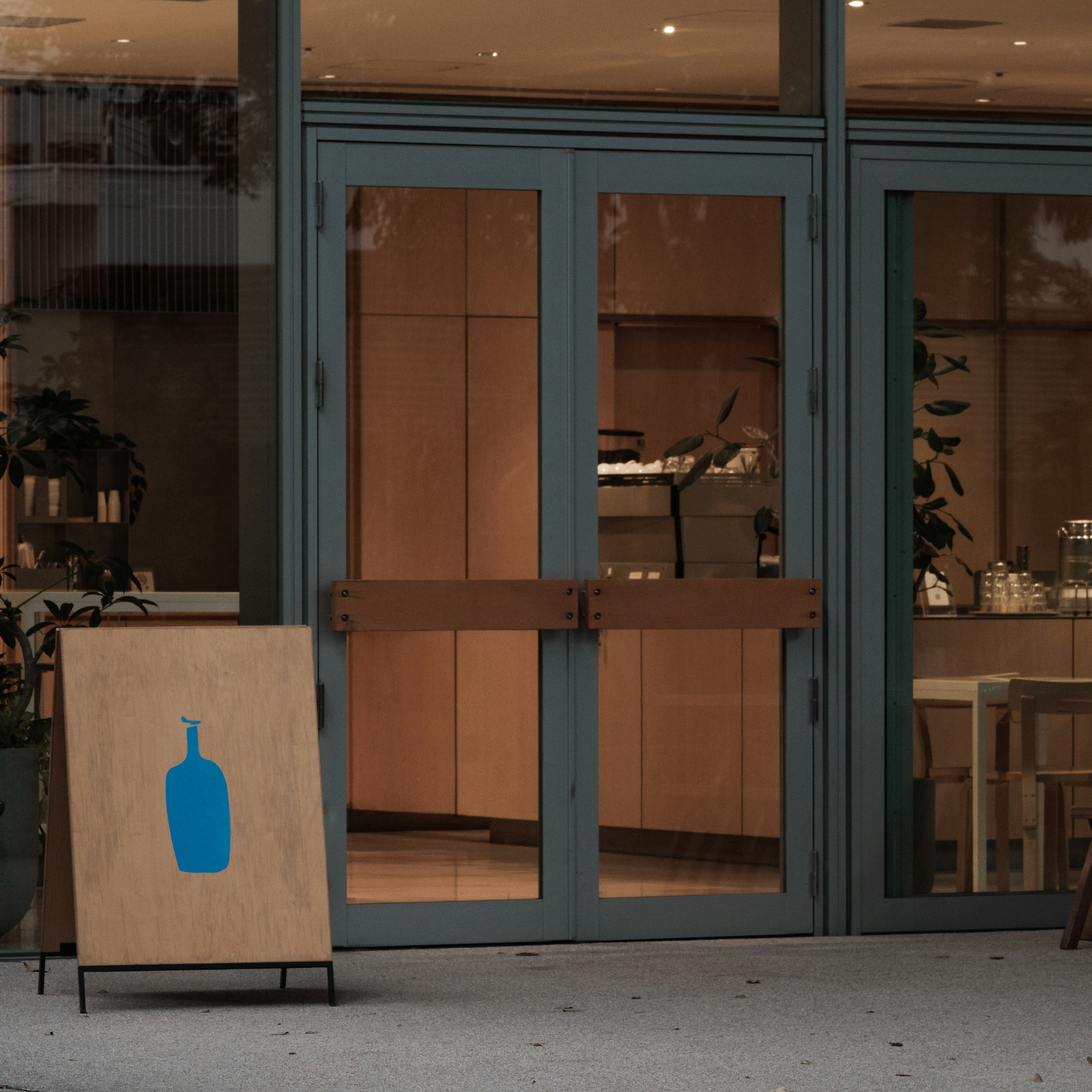 Cafe entrance featuring a blue bottle sign