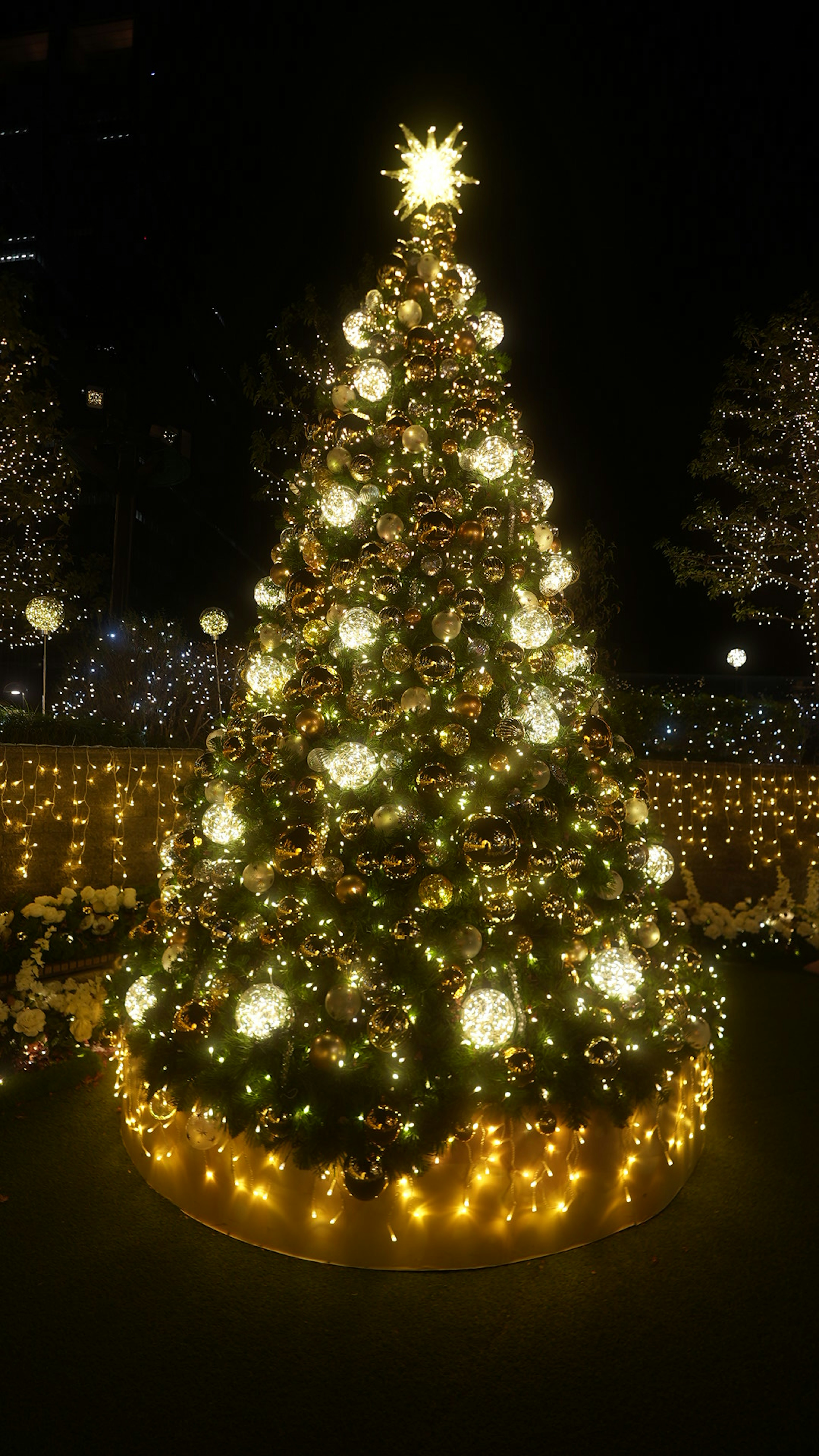 Beautifully decorated Christmas tree with sparkling lights